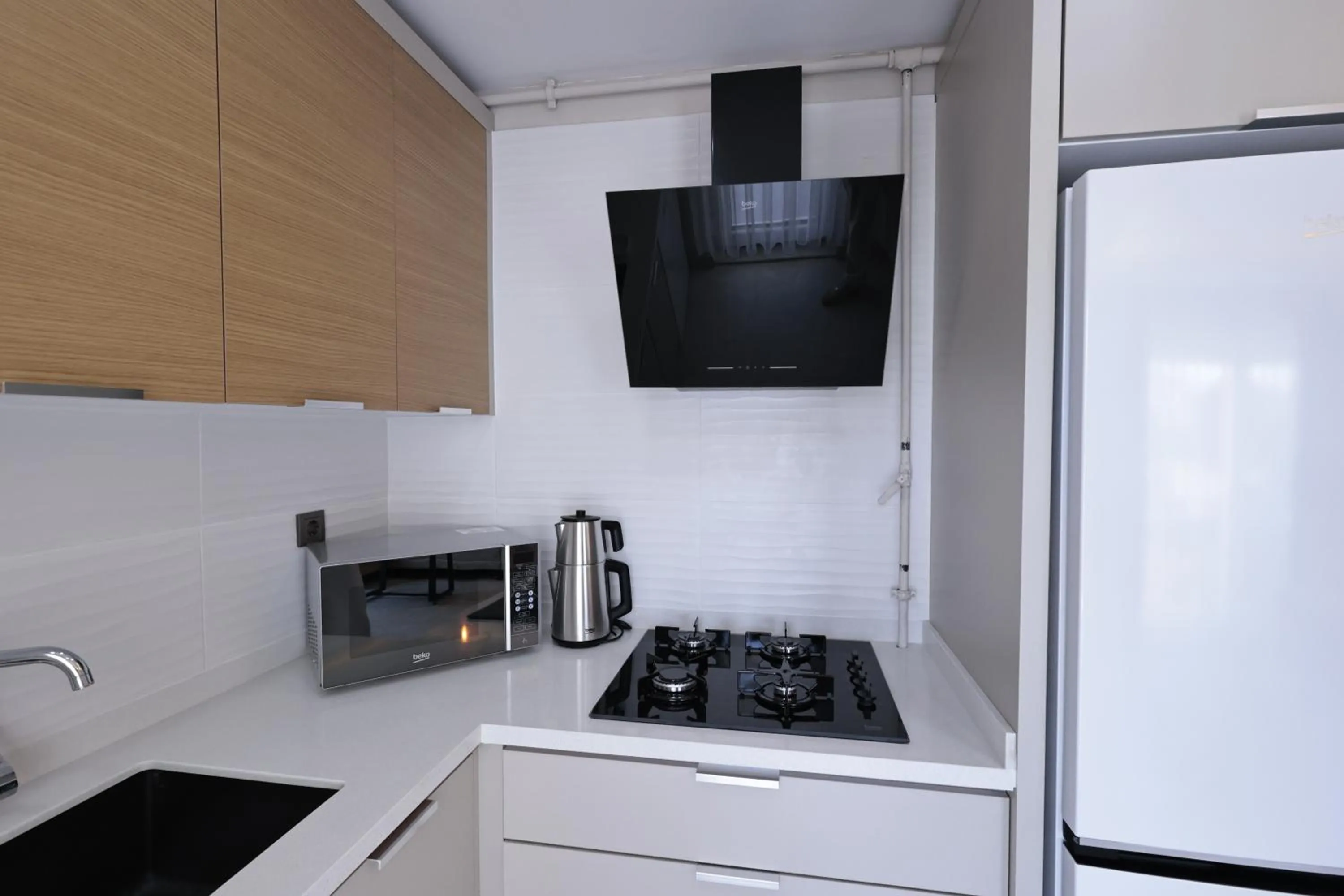 kitchen in mustang suite hotel