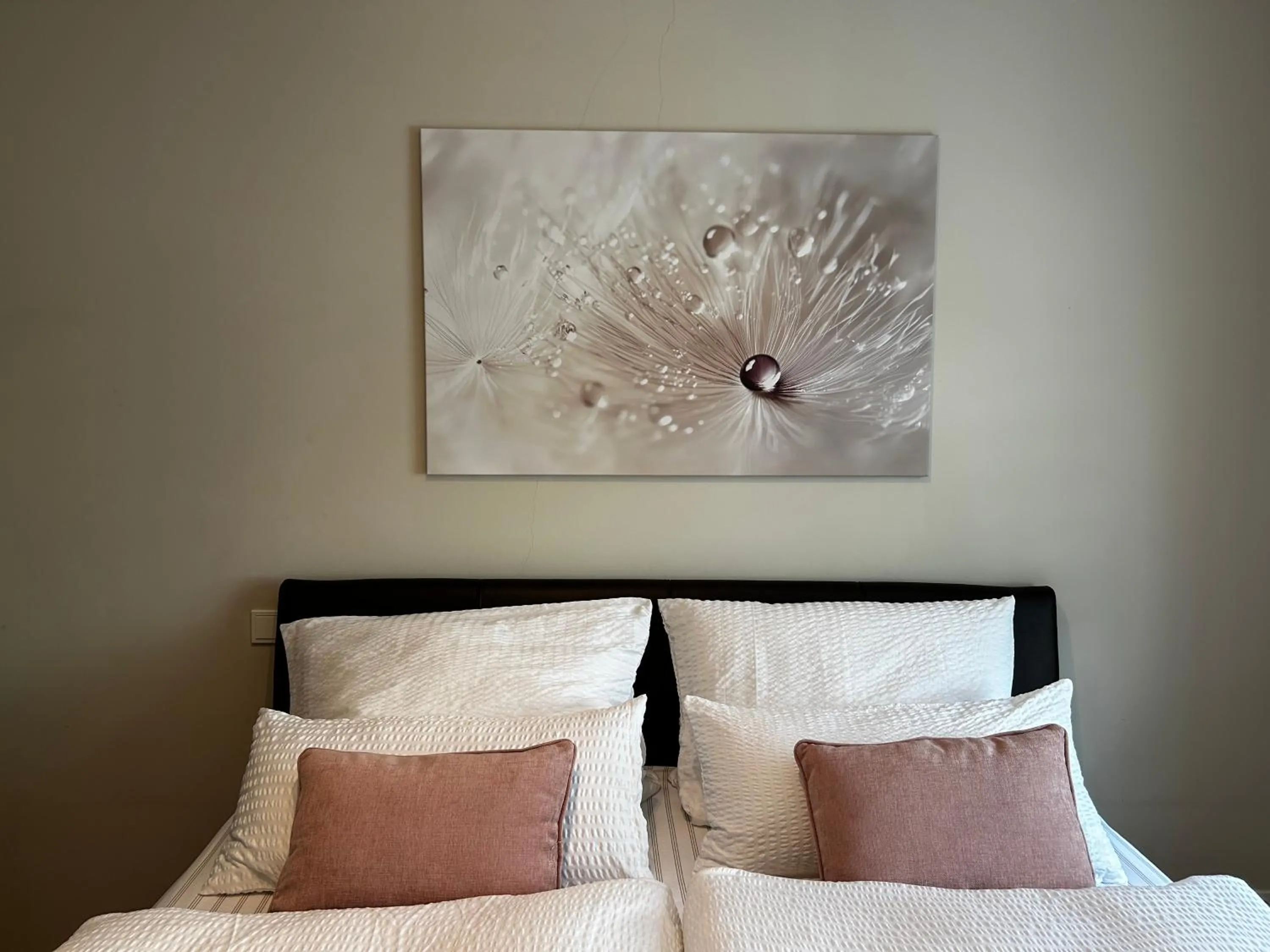 Decorative detail, Bed in WohnRaum Gäste- & Boardinghaus