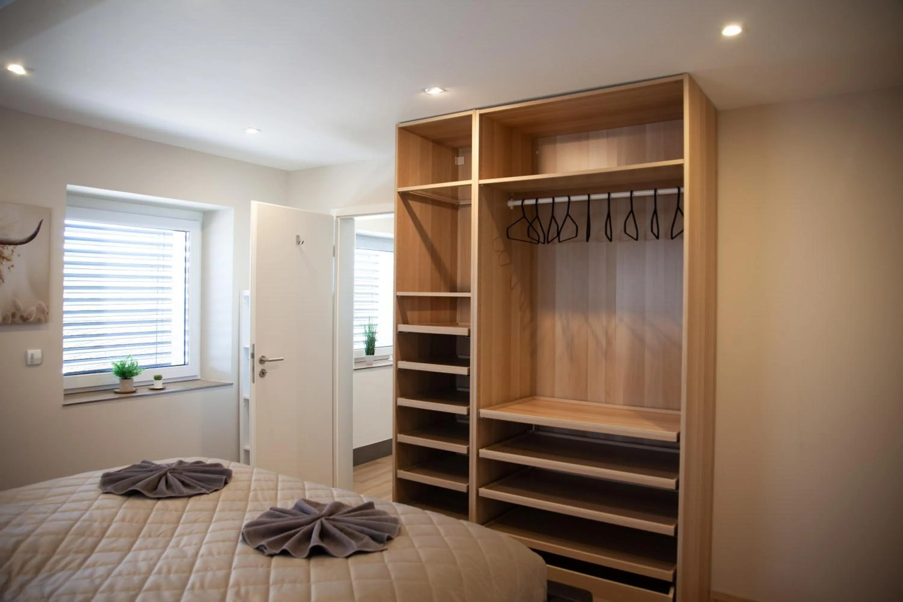 Photo of the whole room, Bed in WohnRaum Gäste- & Boardinghaus