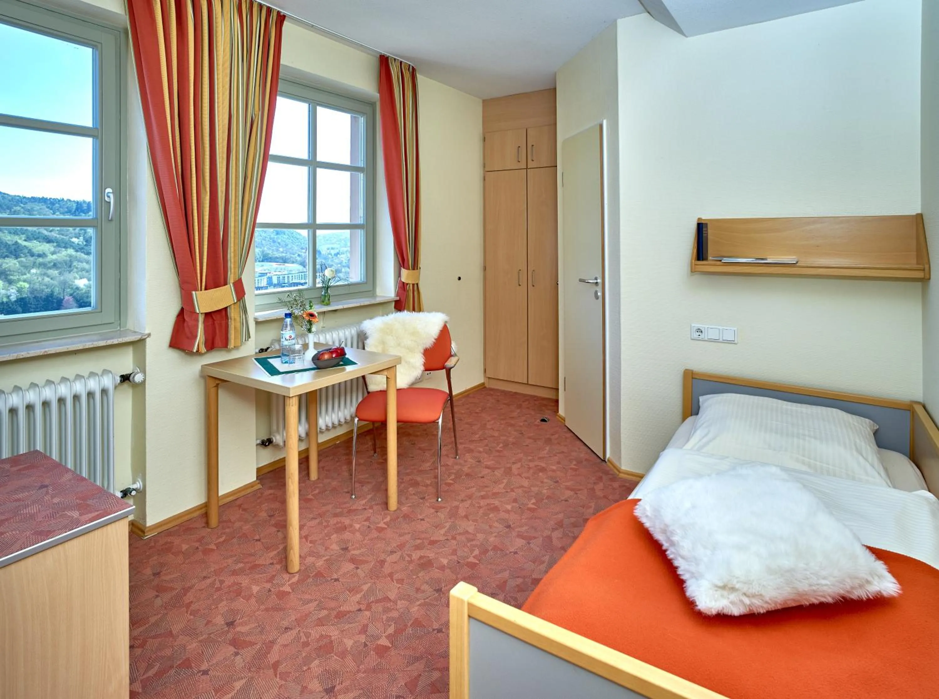 Photo of the whole room, Bed in Ev.Familienferien-und Bildungsstätte Ebernburg