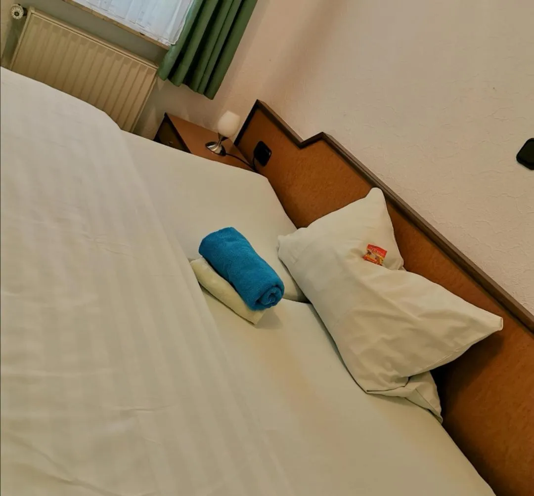 Bedroom, Bed in Landhotel Heidkrug