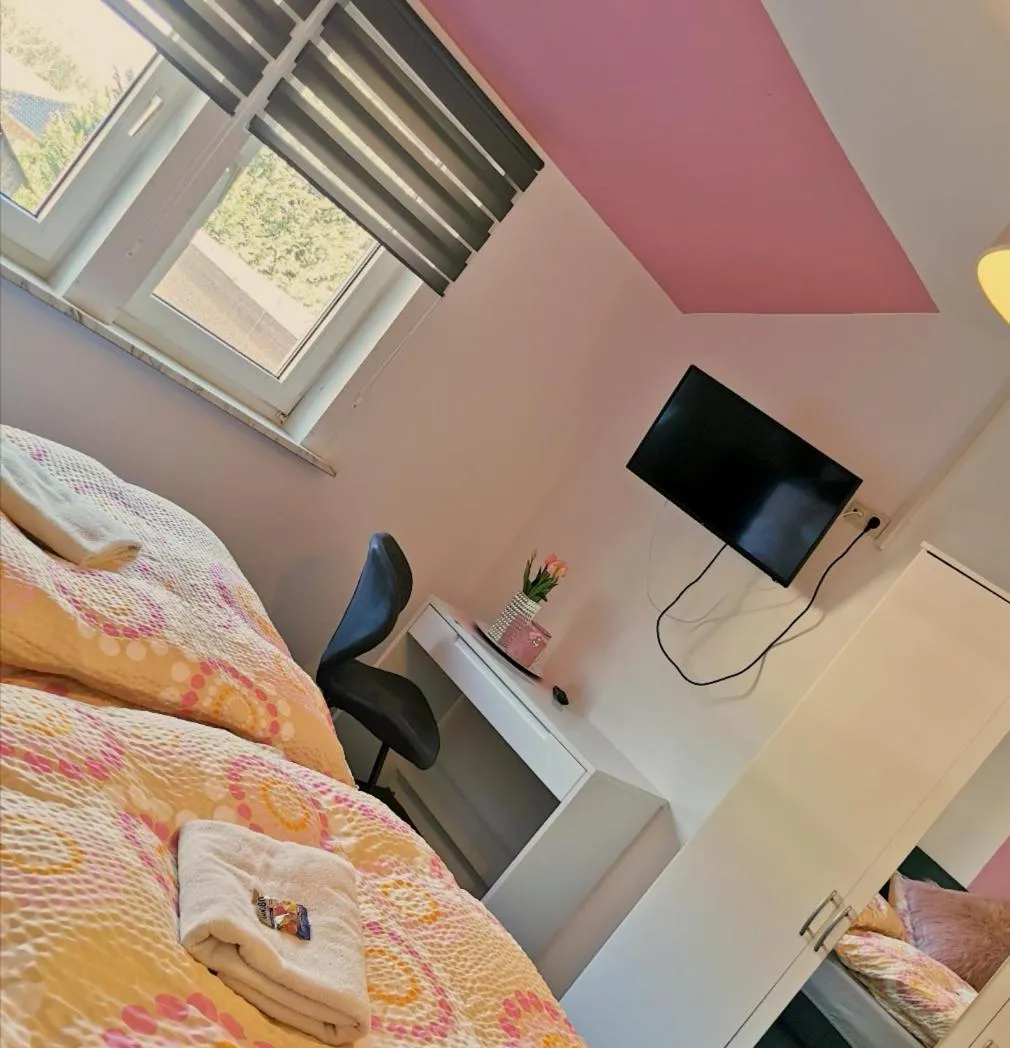 TV and multimedia, Bed in Landhotel Heidkrug