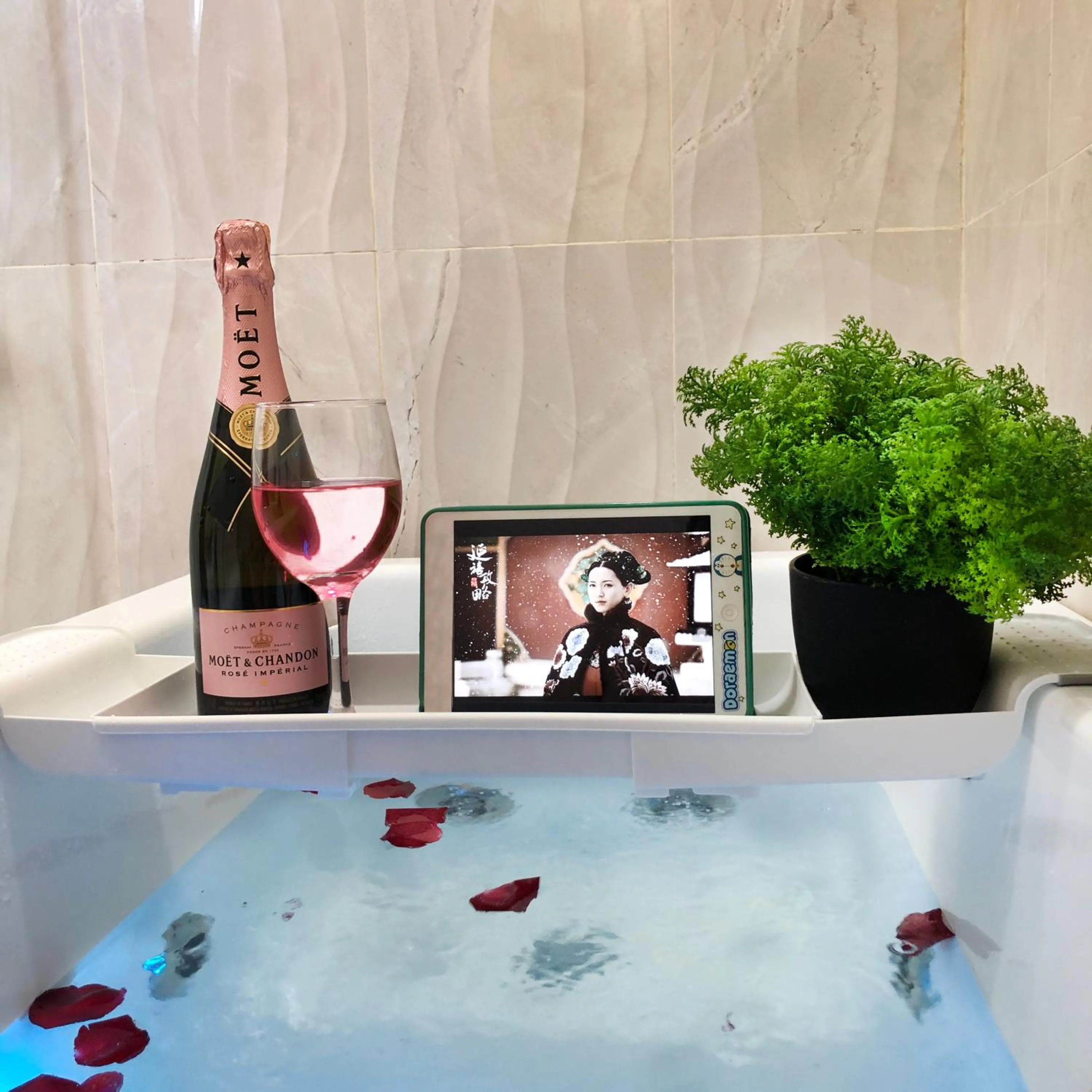 Bath in Paragon Suite Homestay by Antlerzone