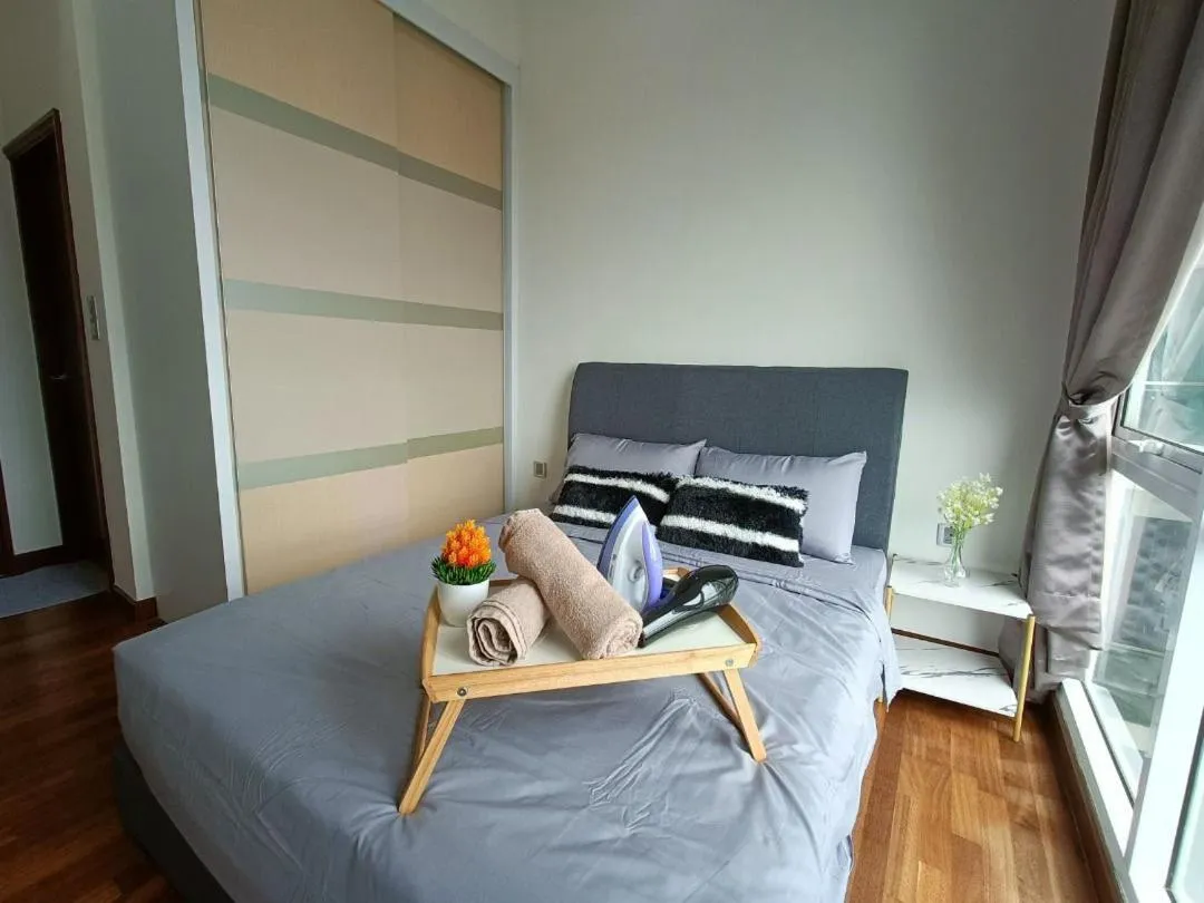 Bed in Paragon Suite Homestay by Antlerzone