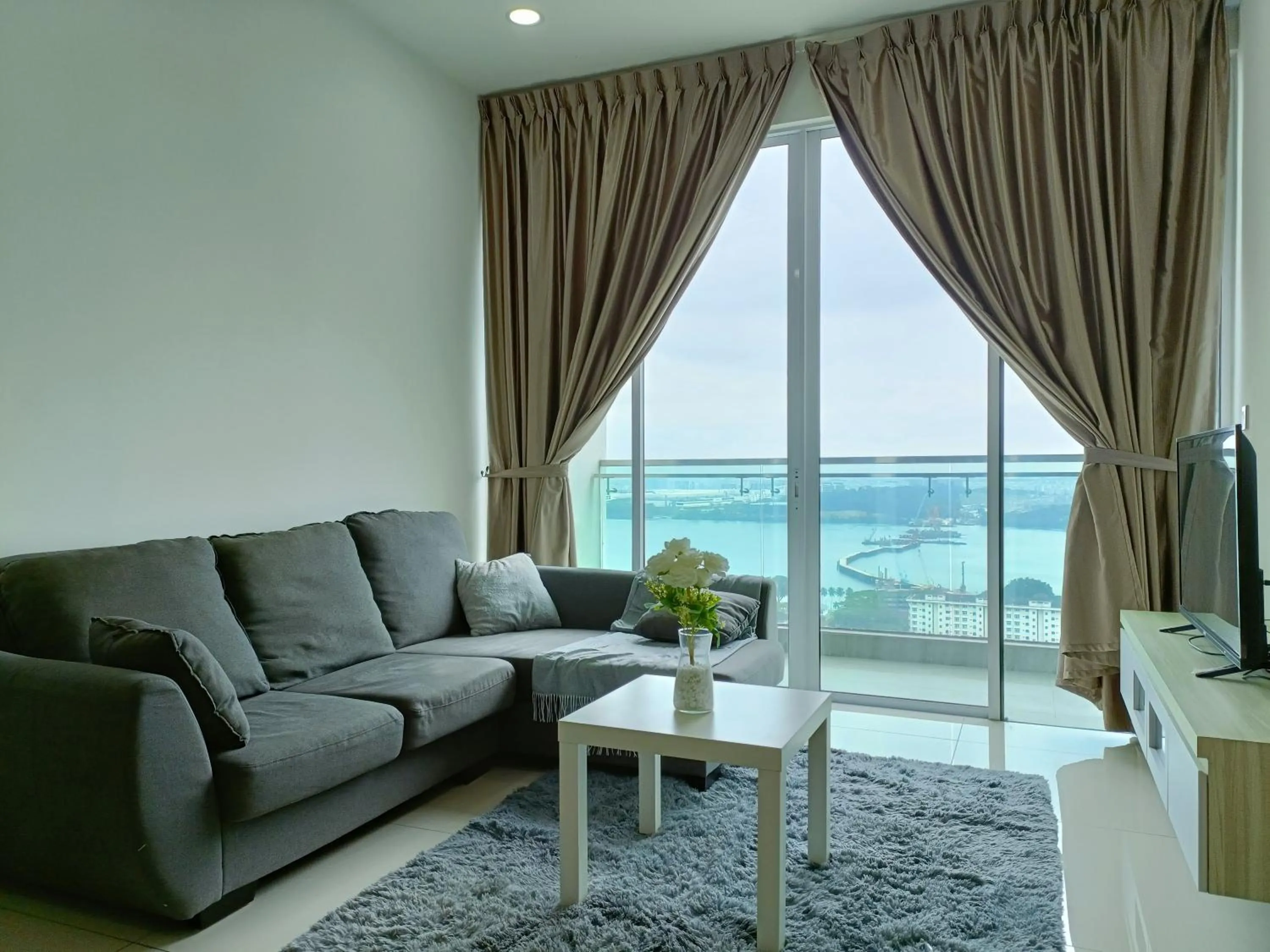 Living room in Paragon Suite Homestay by Antlerzone