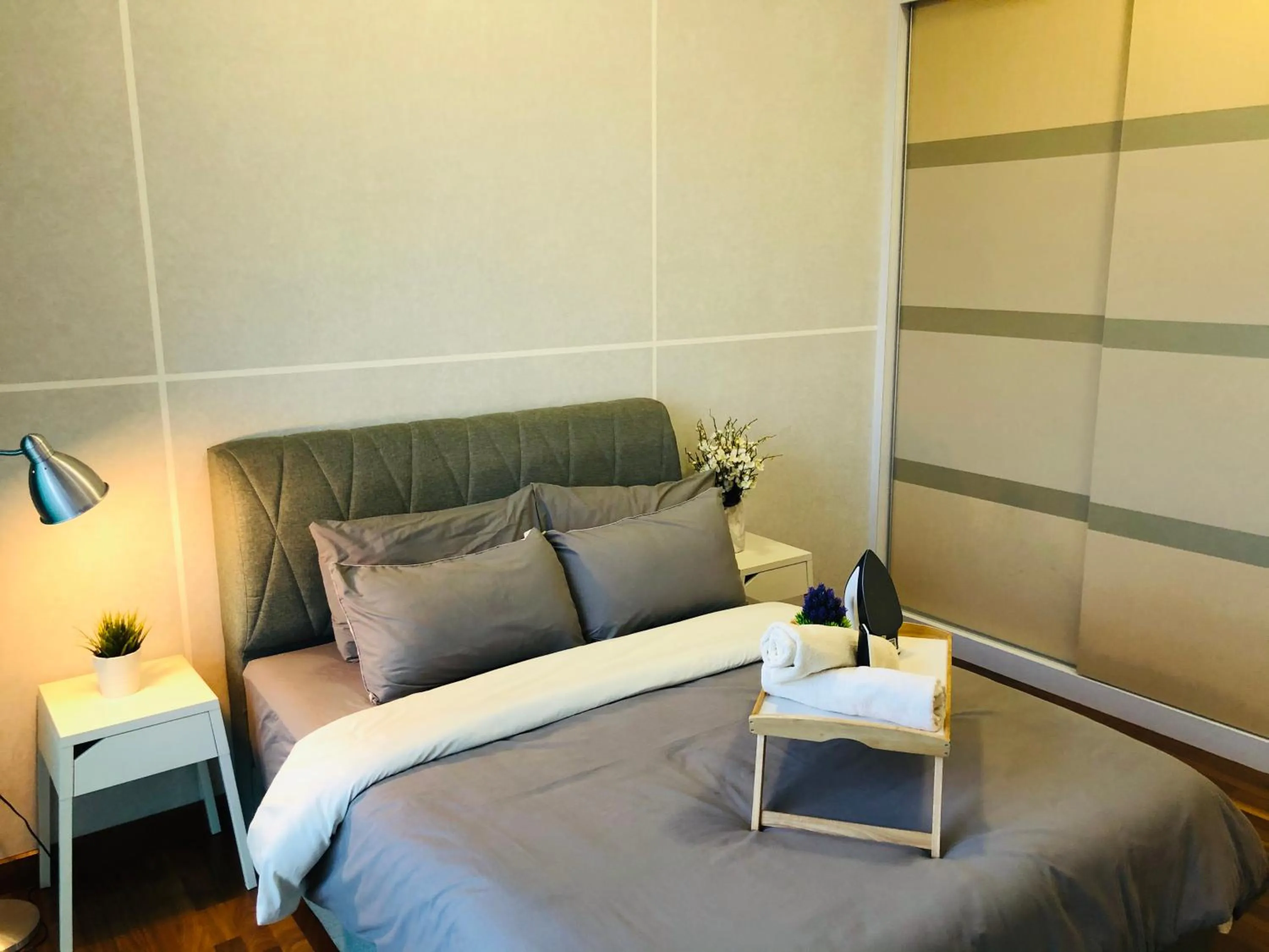 Bed in Paragon Suite Homestay by Antlerzone