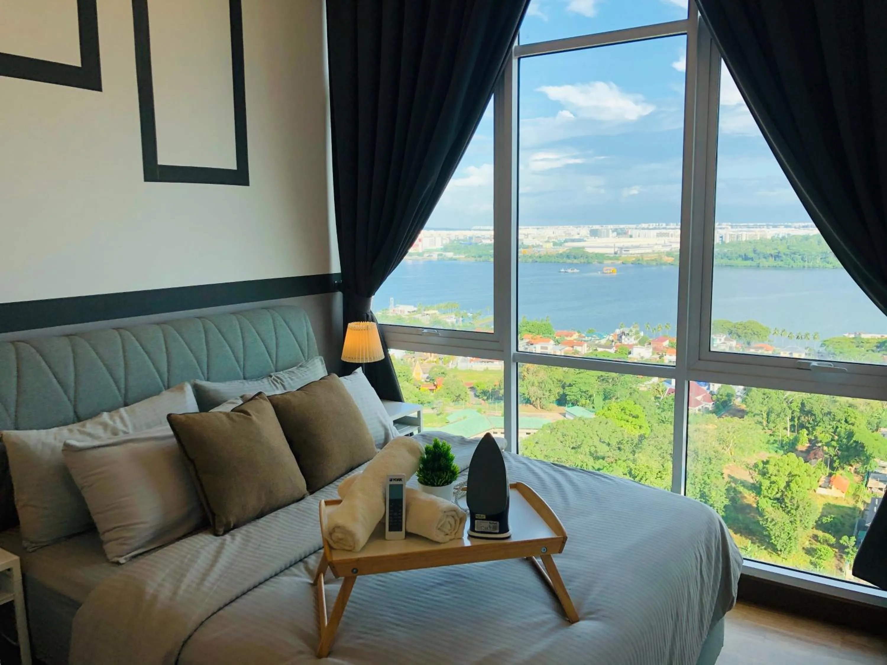 Bed in Paragon Suite Homestay by Antlerzone