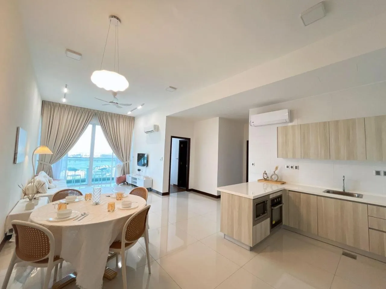 Kitchen or kitchenette in Paragon Suite Homestay by Antlerzone