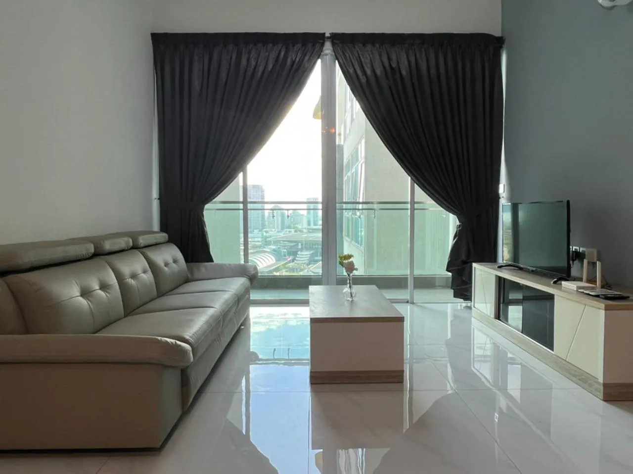 Living room in Paragon Suite Homestay by Antlerzone