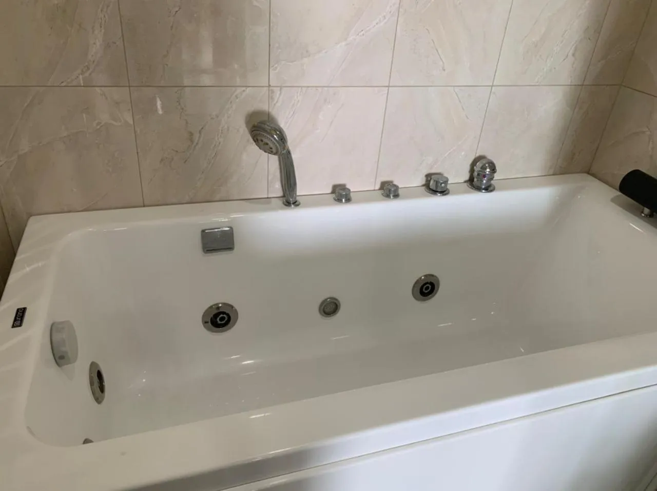 Bath in Paragon Suite Homestay by Antlerzone