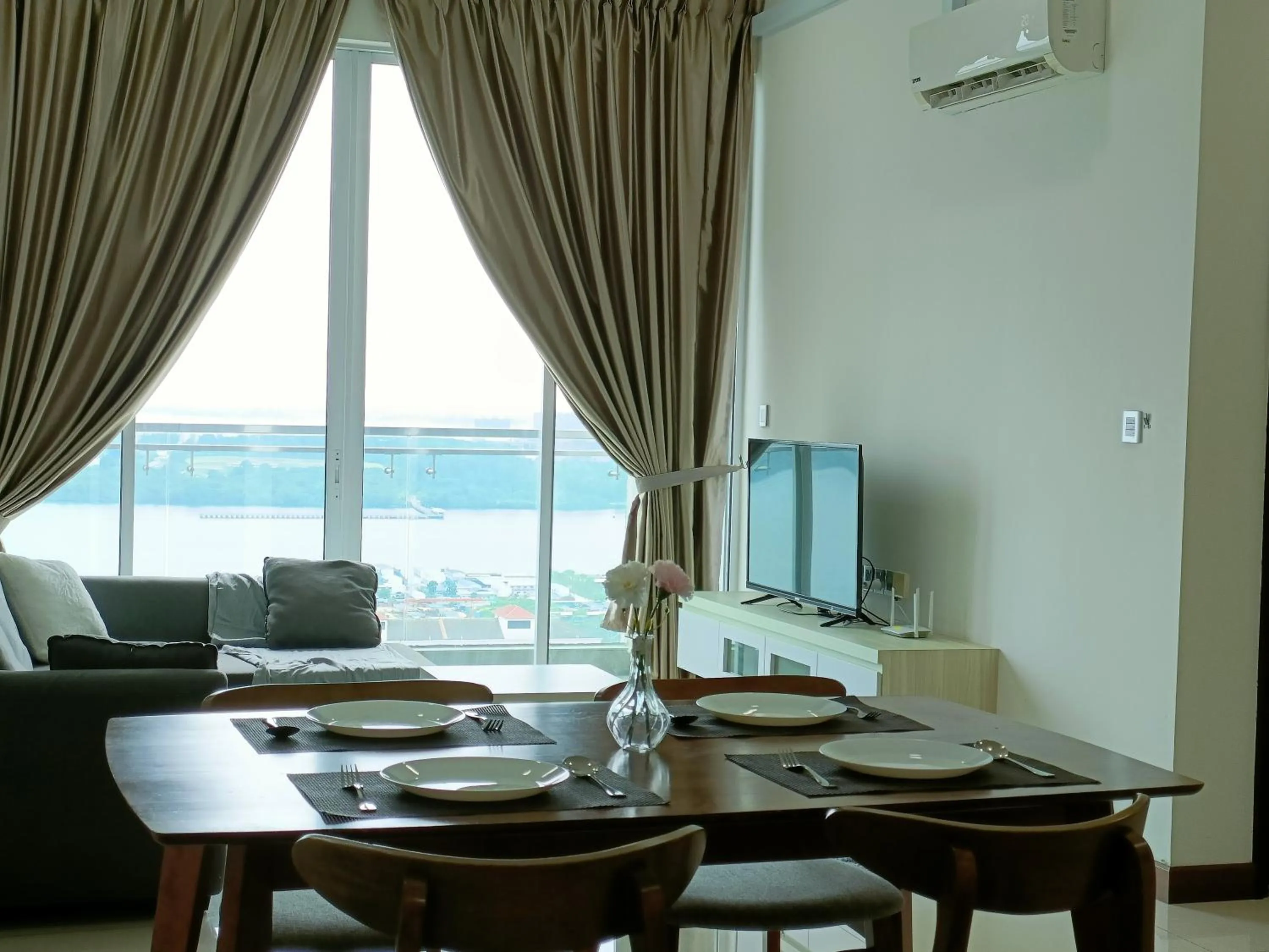 Dining area in Paragon Suite Homestay by Antlerzone