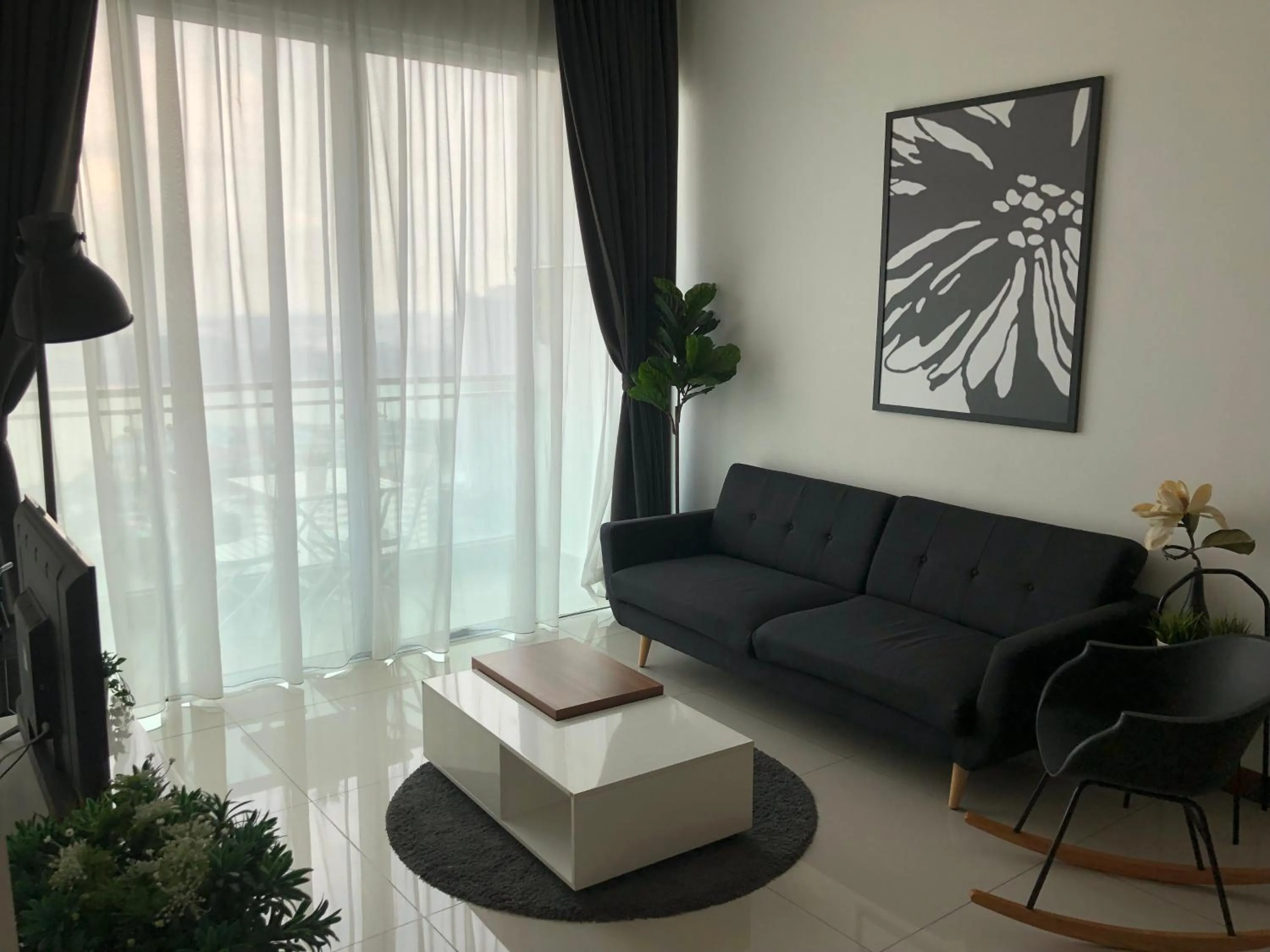 Living room in Paragon Suite Homestay by Antlerzone