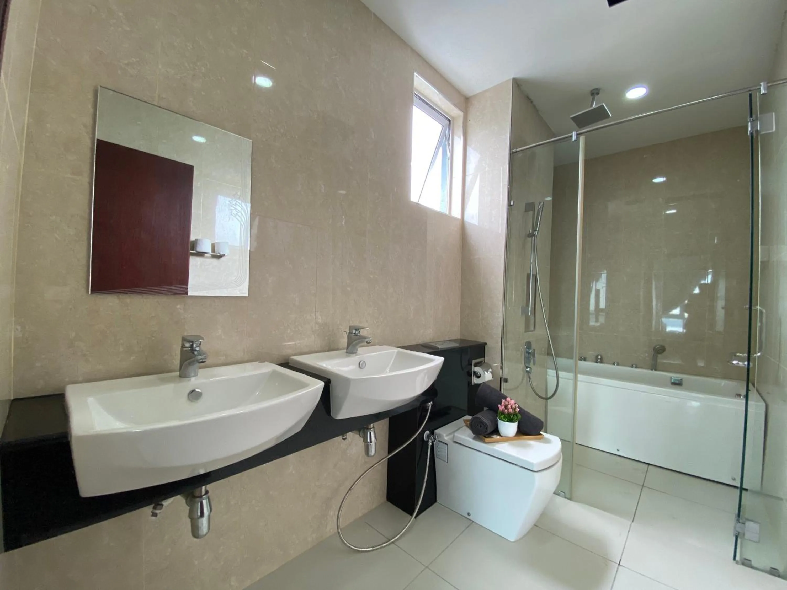 Bathroom in Paragon Suite Homestay by Antlerzone