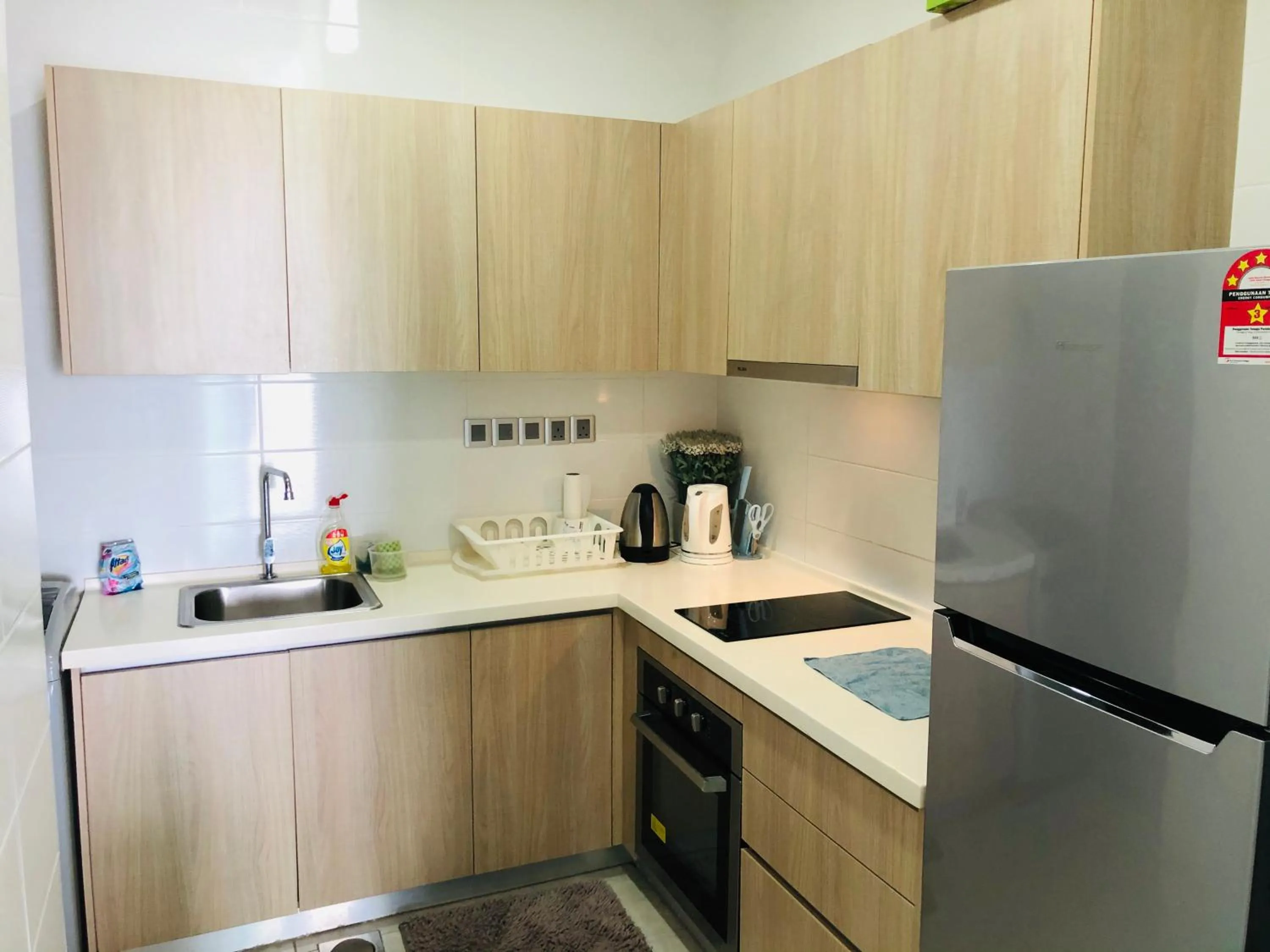 Kitchen or kitchenette in Paragon Suite Homestay by Antlerzone