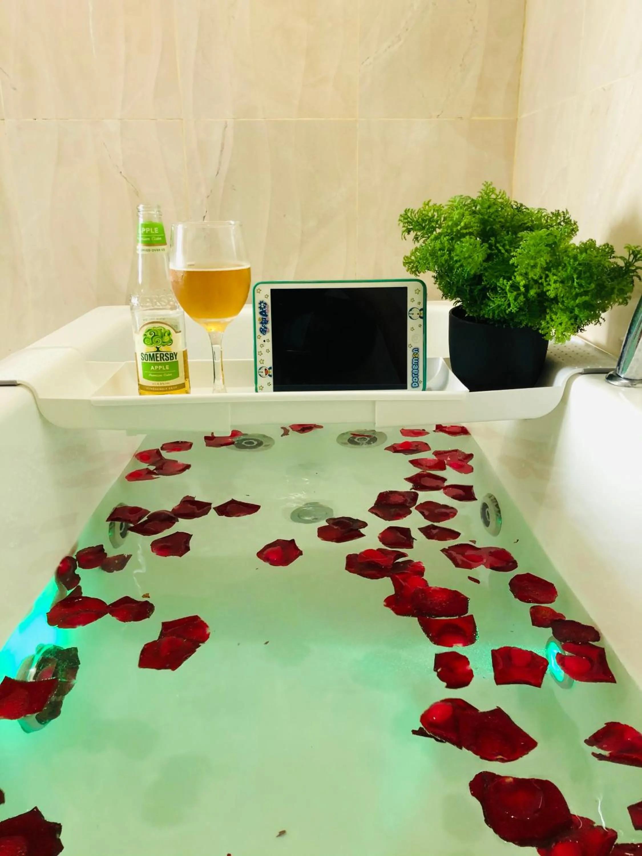 Bath in Paragon Suite Homestay by Antlerzone