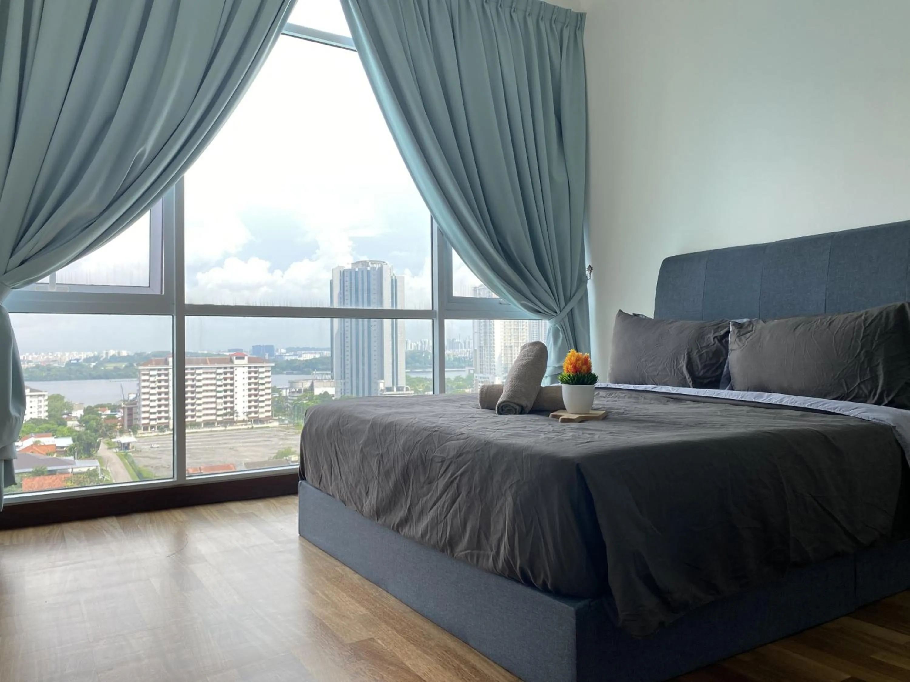 Bed in Paragon Suite Homestay by Antlerzone