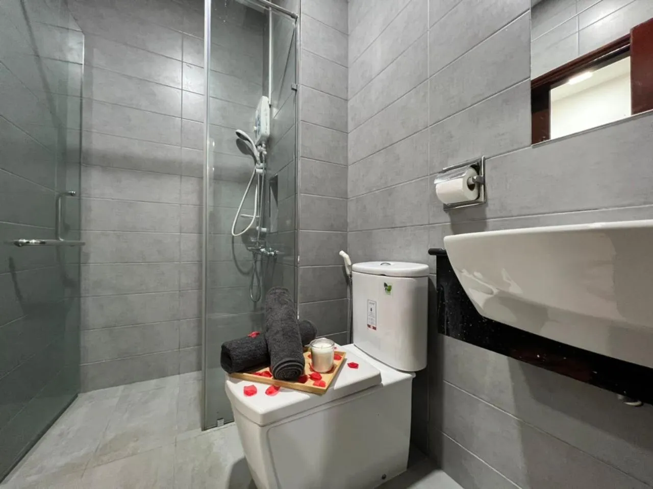 Bathroom in Paragon Suite Homestay by Antlerzone