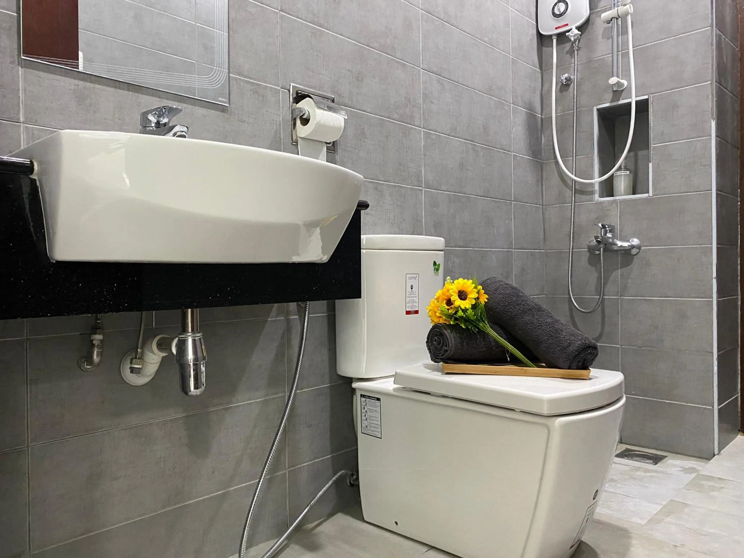 Bathroom in Paragon Suite Homestay by Antlerzone