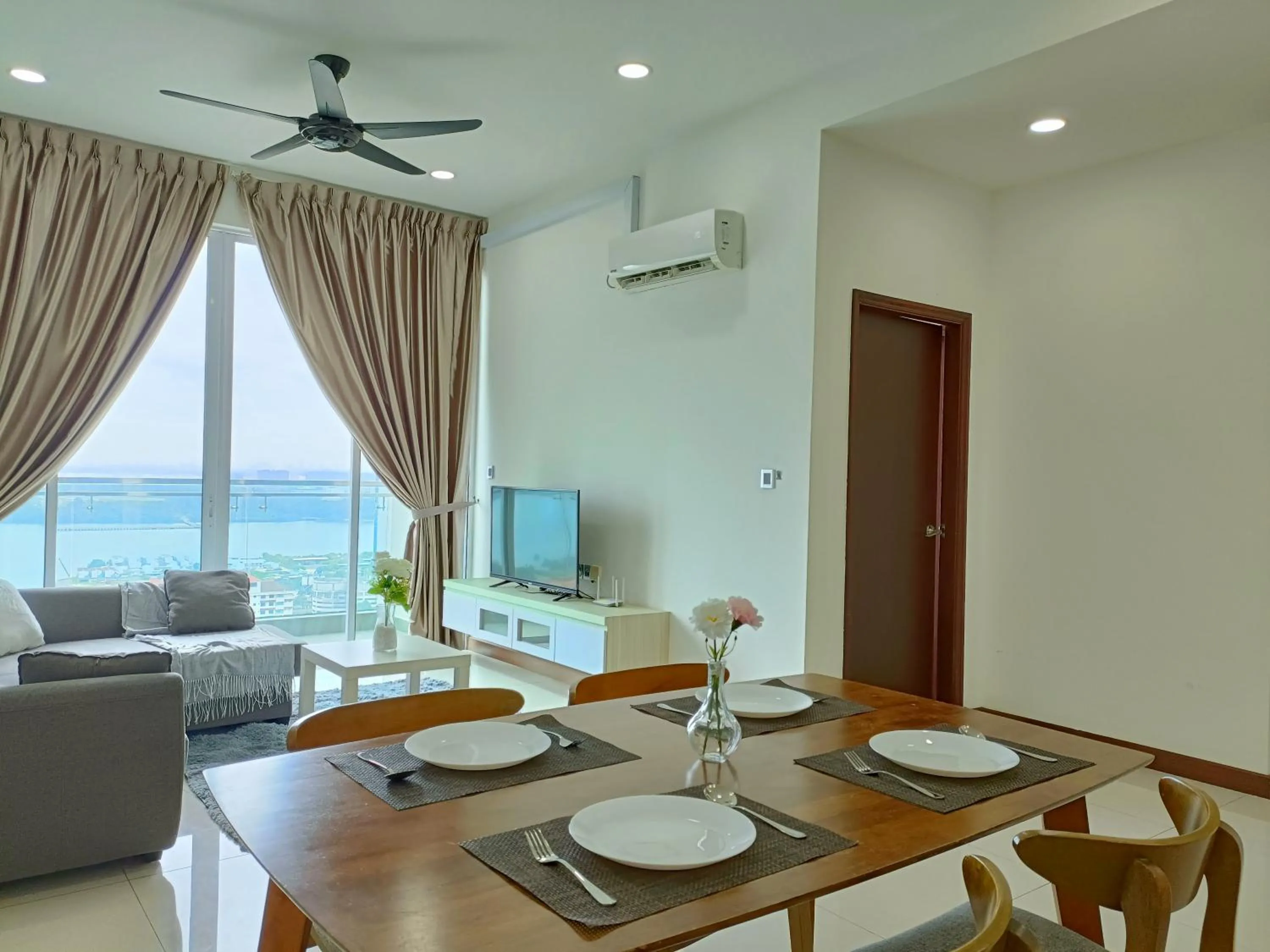 Dining area in Paragon Suite Homestay by Antlerzone