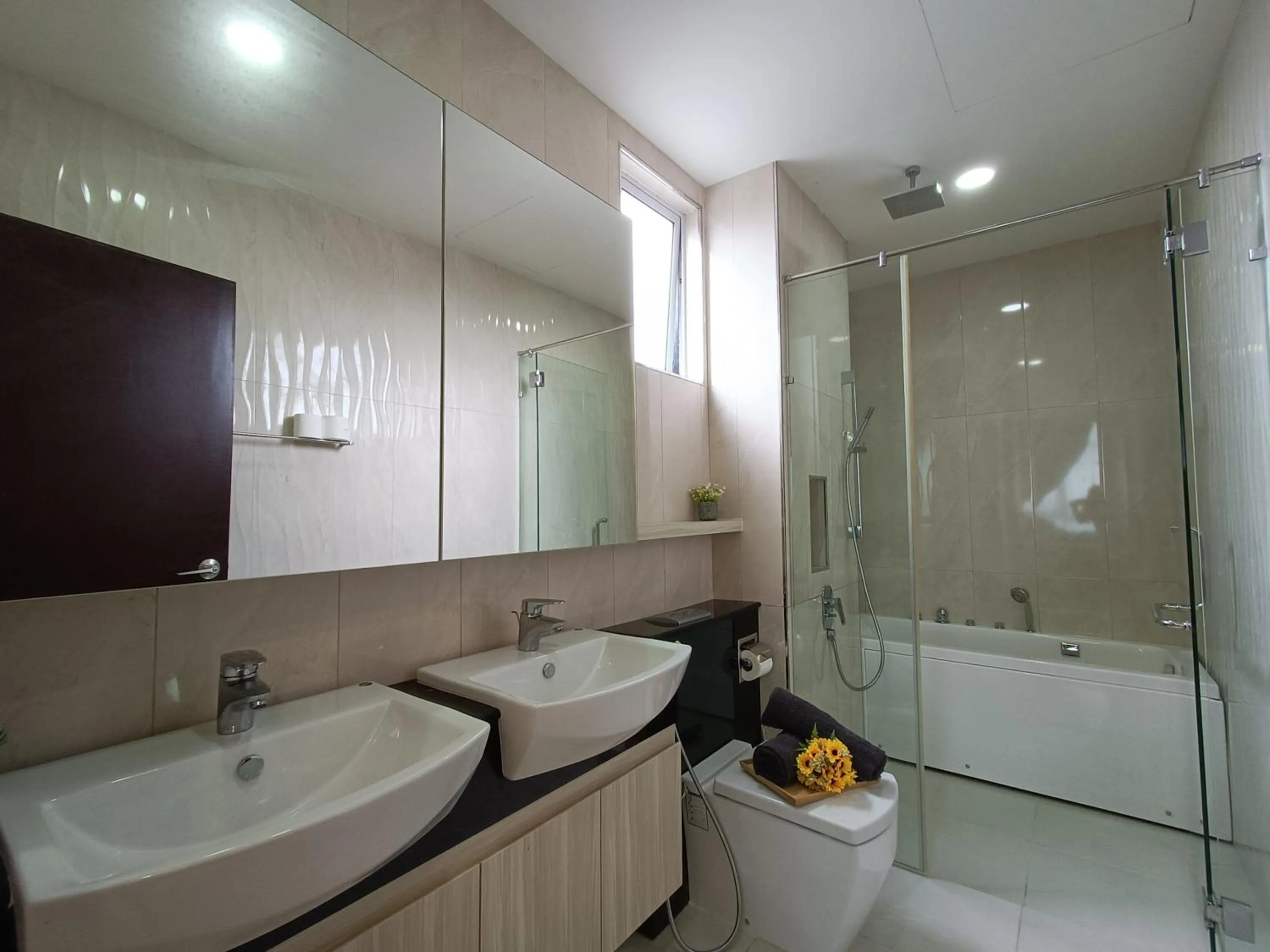Bathroom in Paragon Suite Homestay by Antlerzone