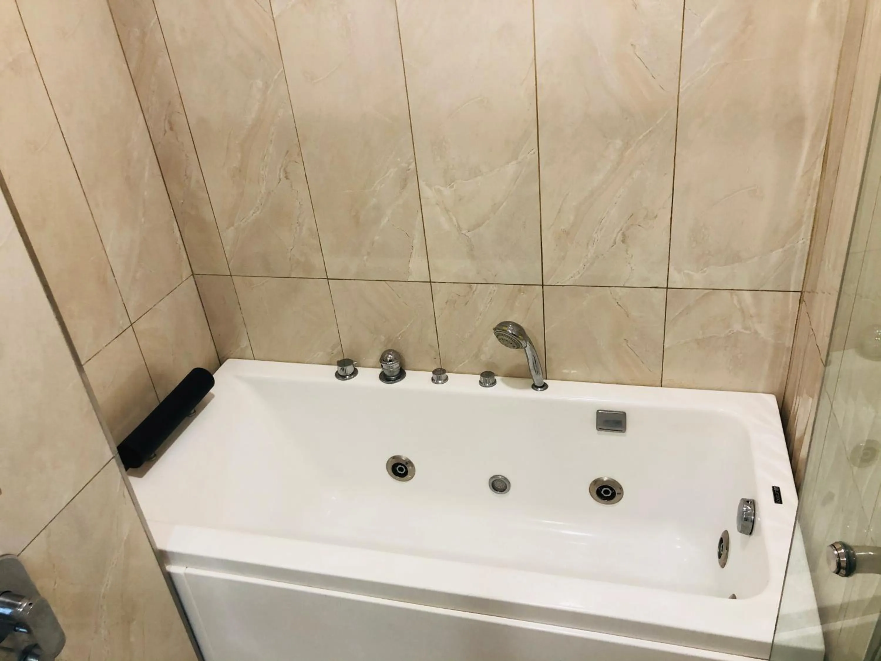 Bathroom in Paragon Suite Homestay by Antlerzone