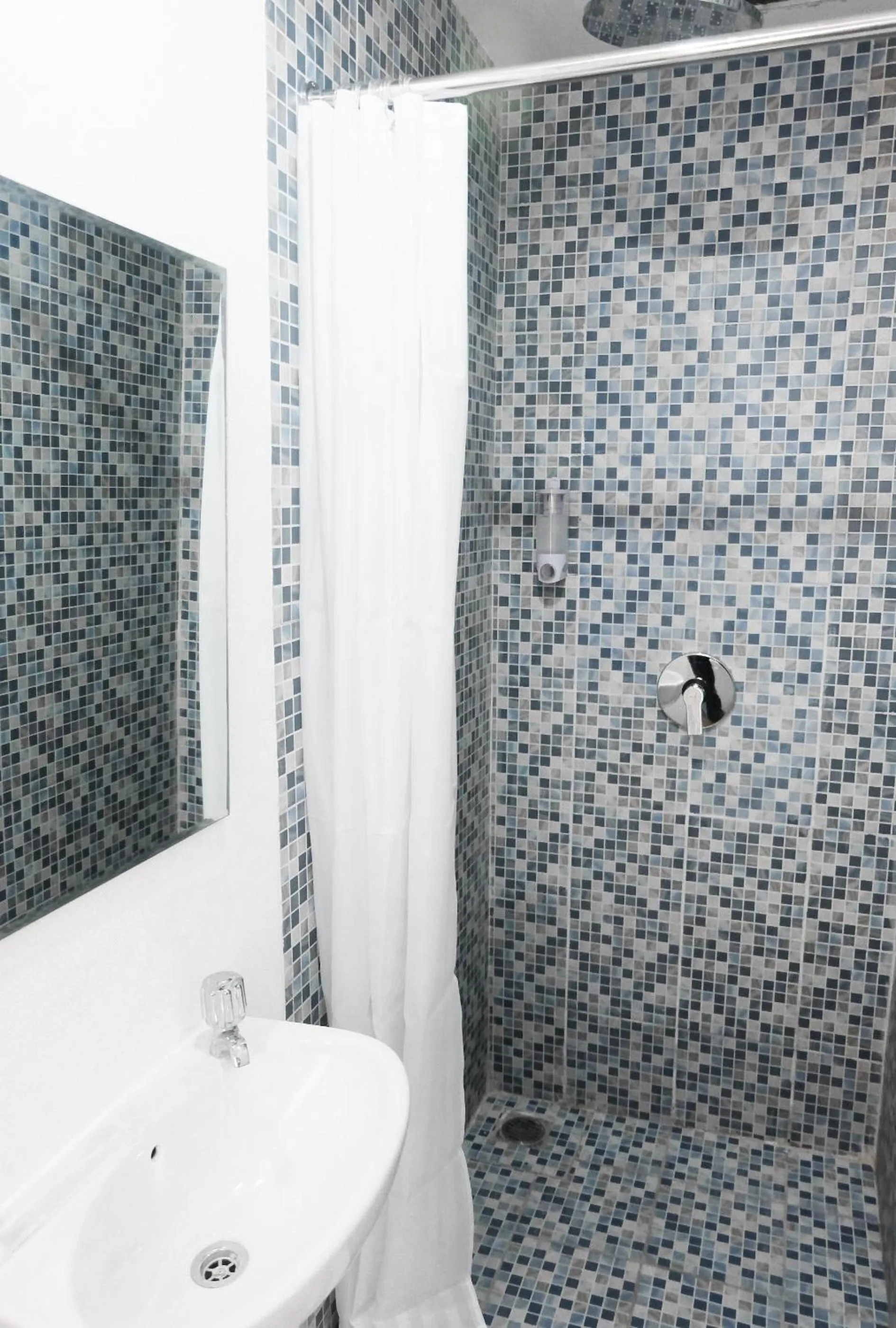 Bathroom in Green Stay Inn Aeropolis