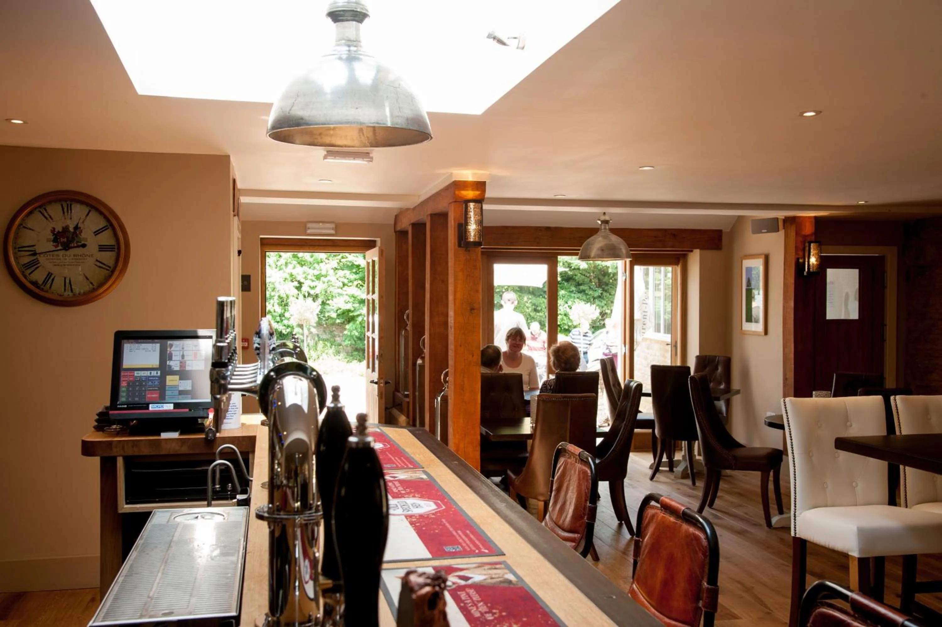 Lounge or bar in The Wychwood Inn