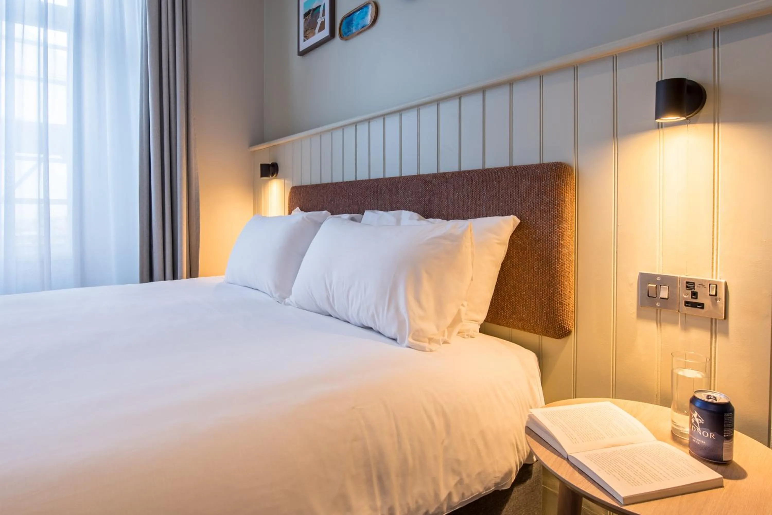 Bedroom, Bed in Imperial Hotel Tenby