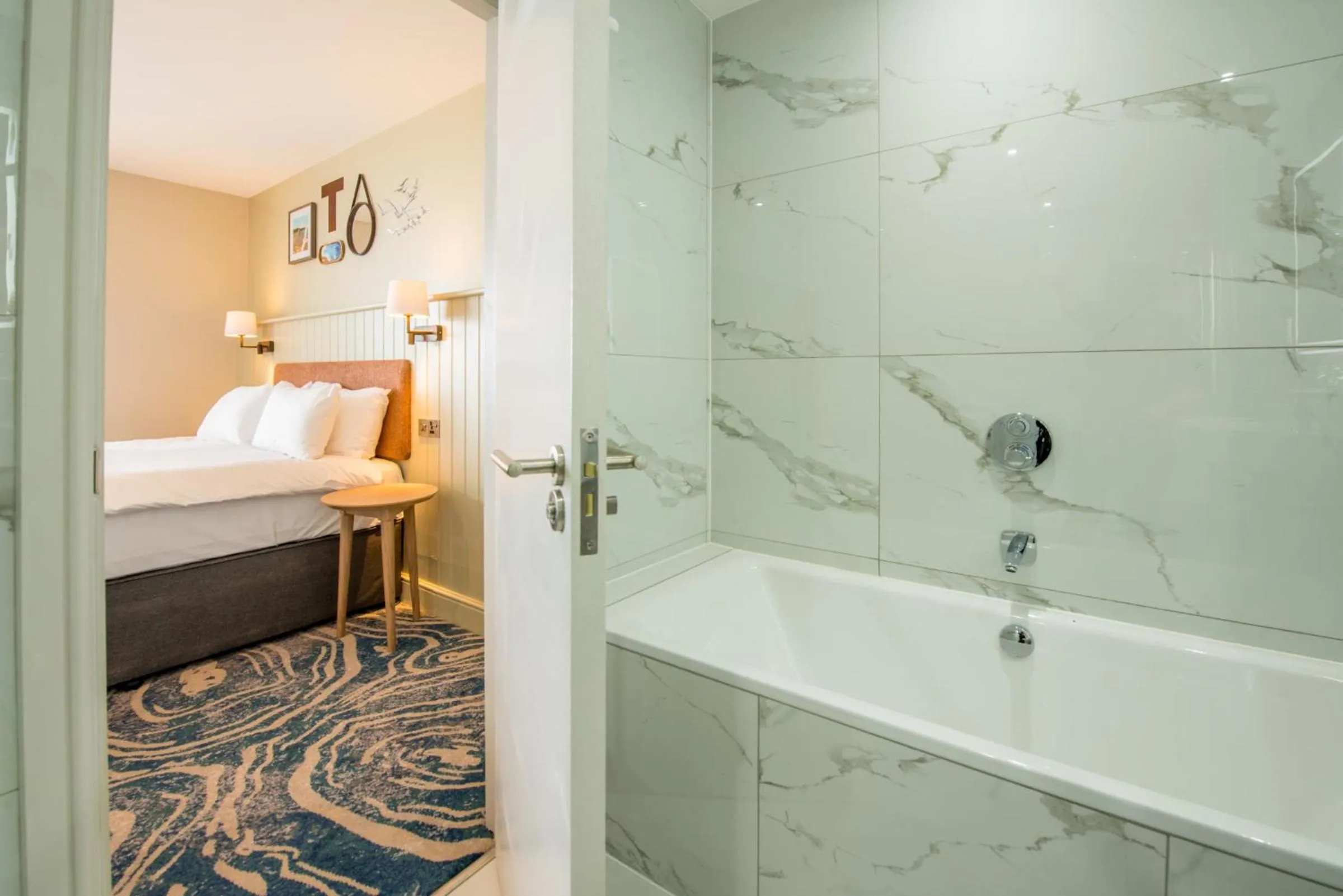 Bathroom, Bed in Imperial Hotel Tenby