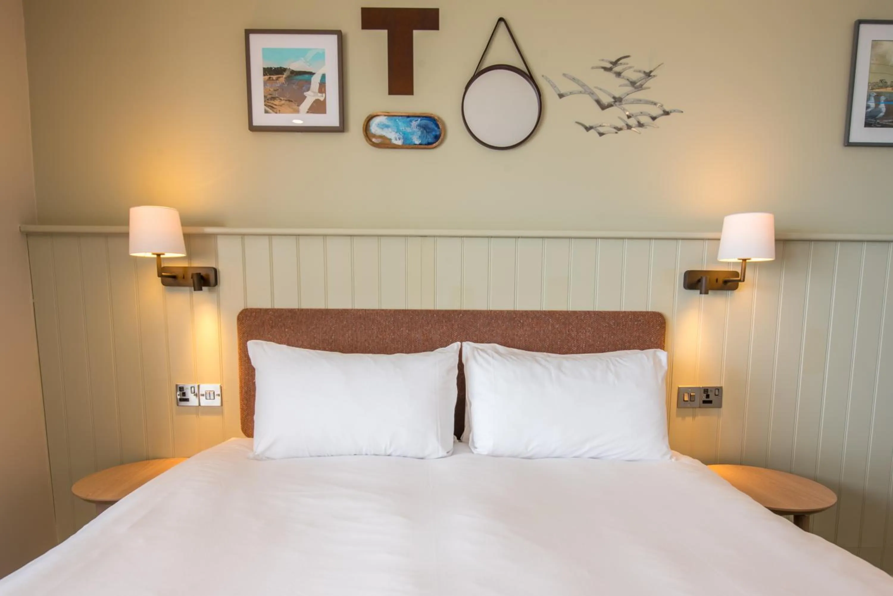 Bedroom, Bed in Imperial Hotel Tenby