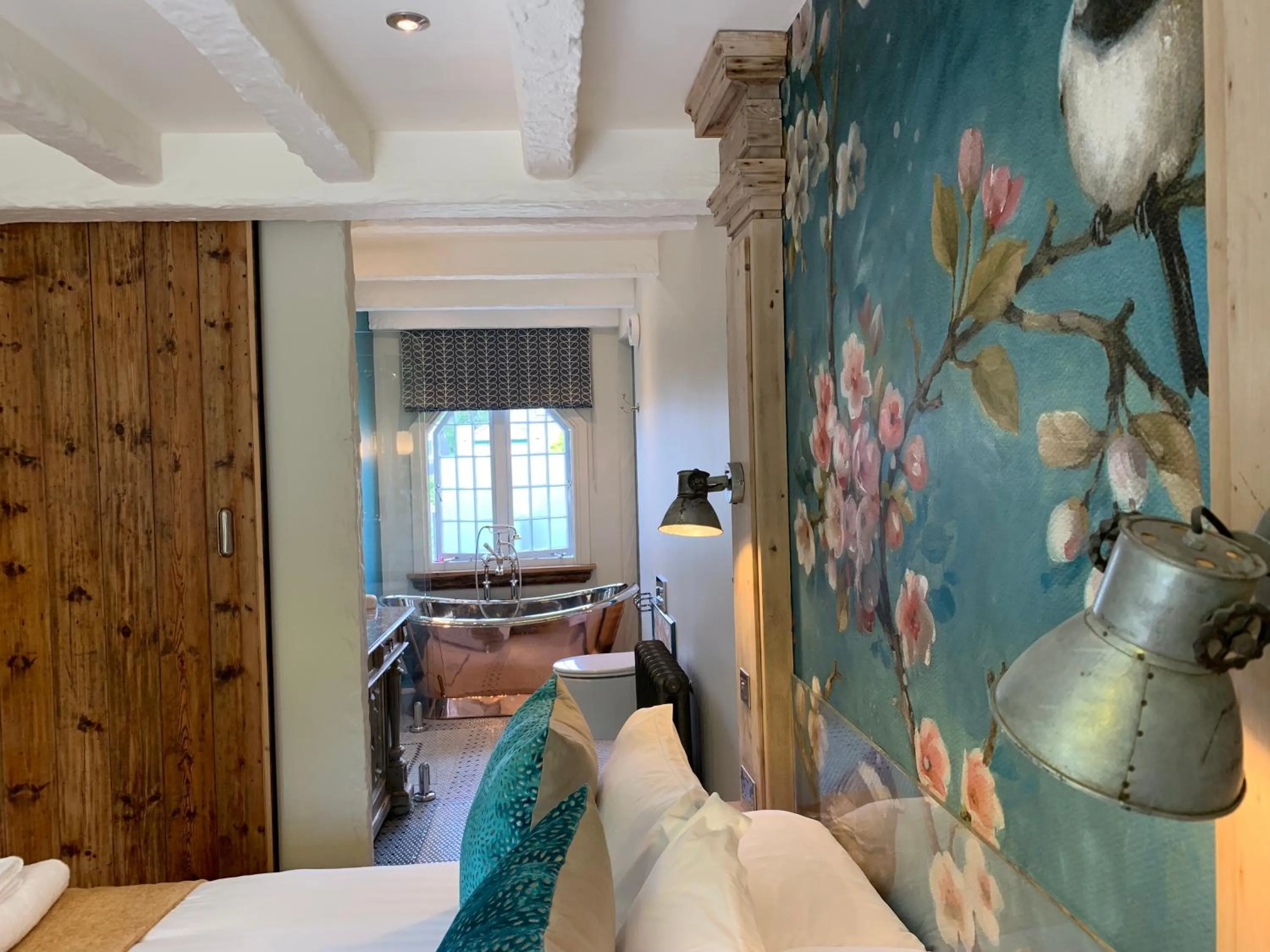 Bathroom, Bed in Bradleigh Lodge