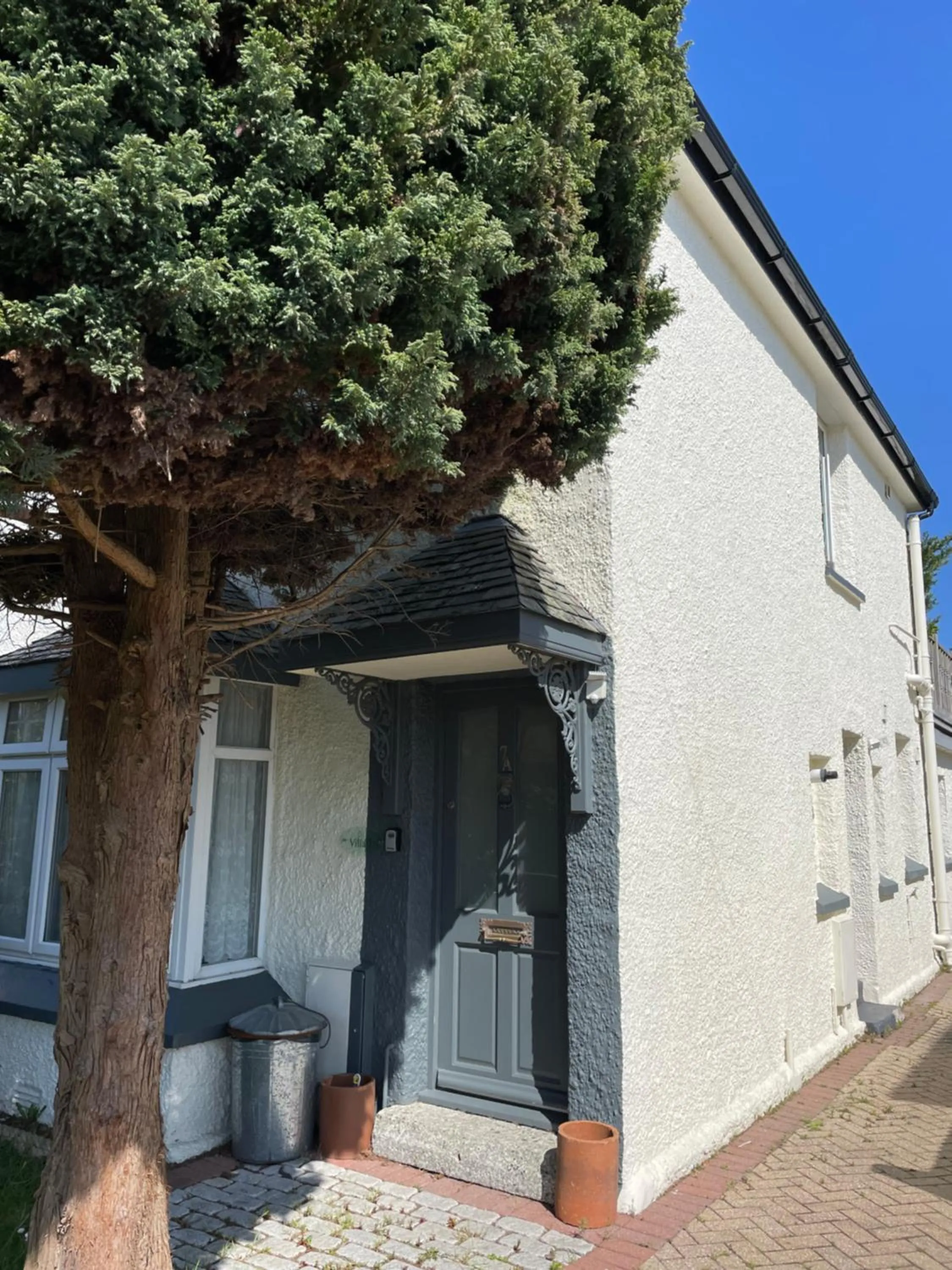 Facade/entrance in Bradleigh Lodge