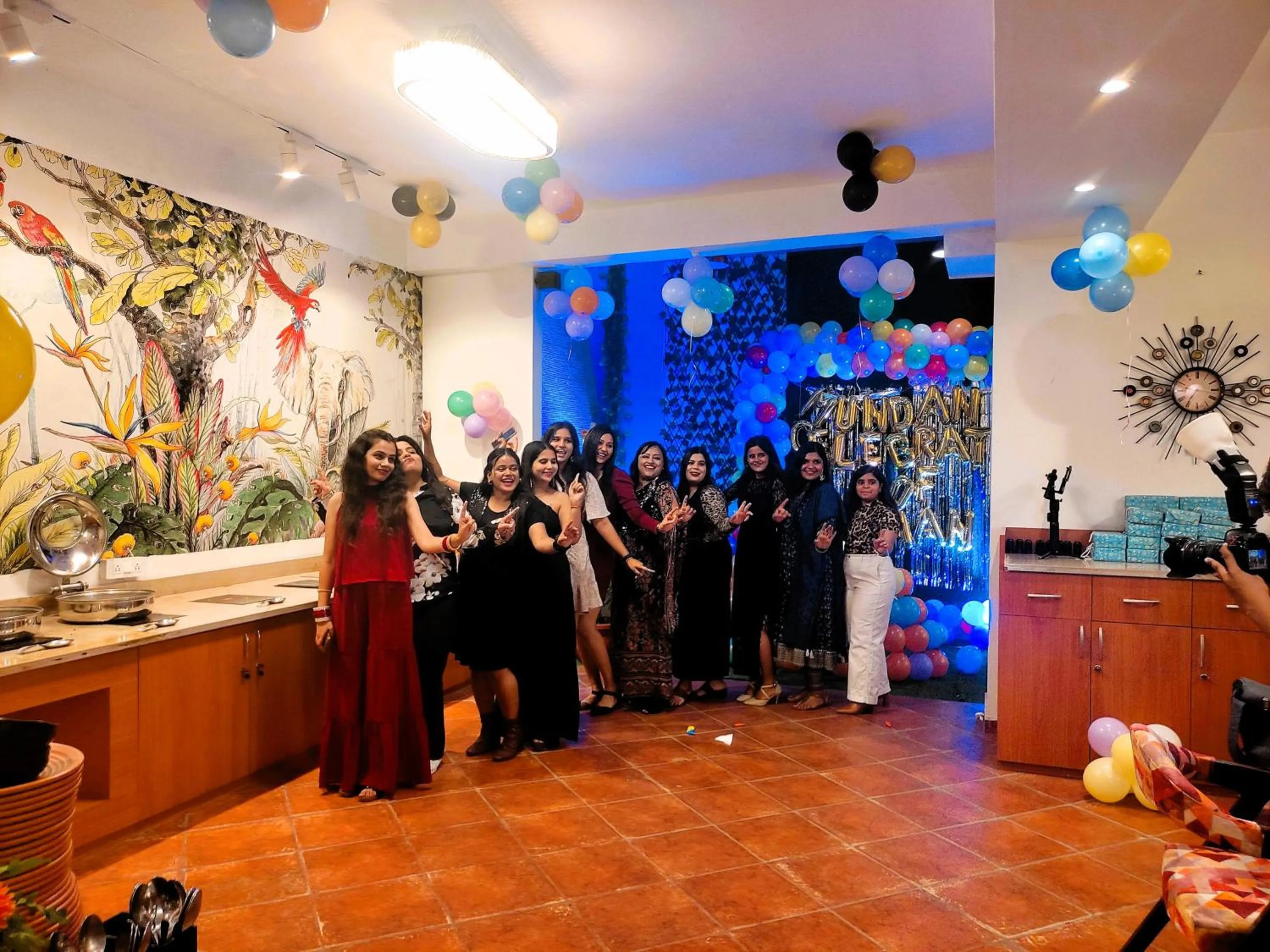 Restaurant/places to eat in The Angel Hotel & Suites near Medanta