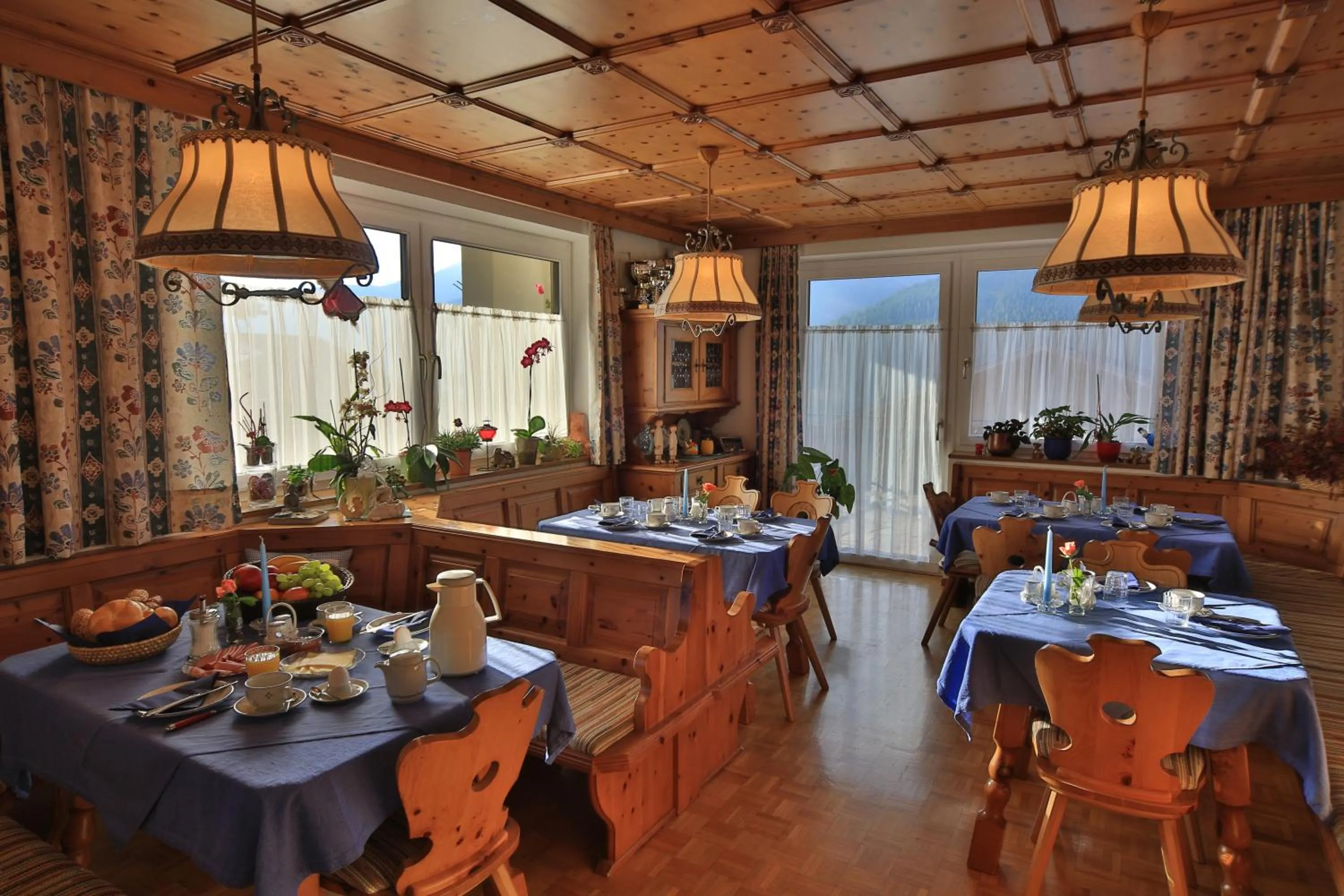 Coffee/tea facilities in Frühstückspension Jagdhof