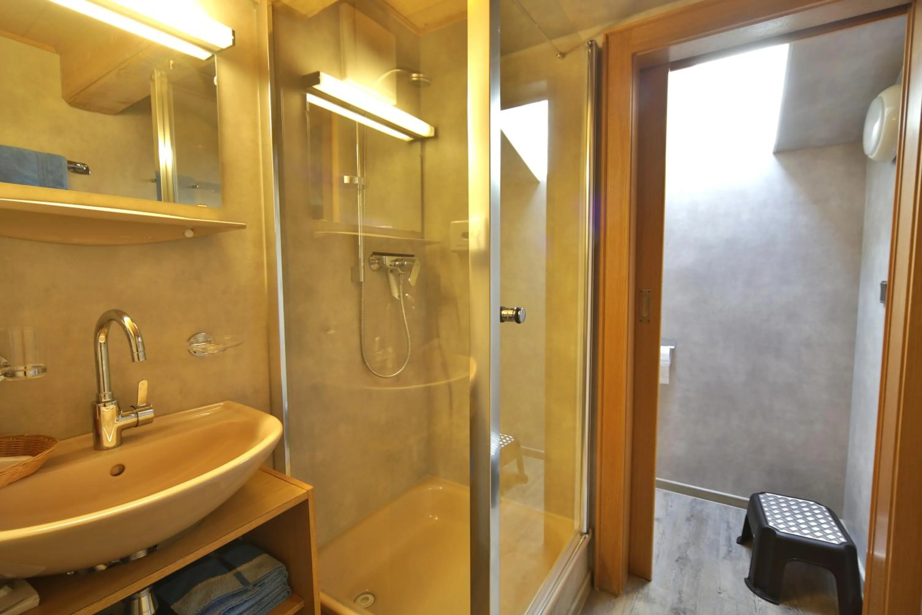 Bathroom in Frühstückspension Jagdhof