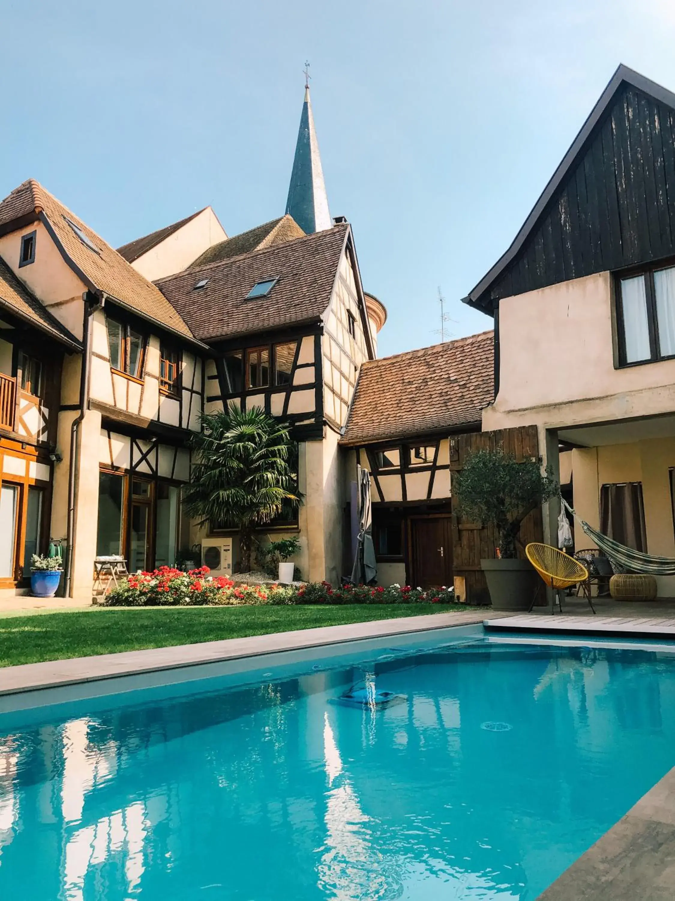 Swimming pool, Property Building in Maison d'hôtes La Rose d'Alsace