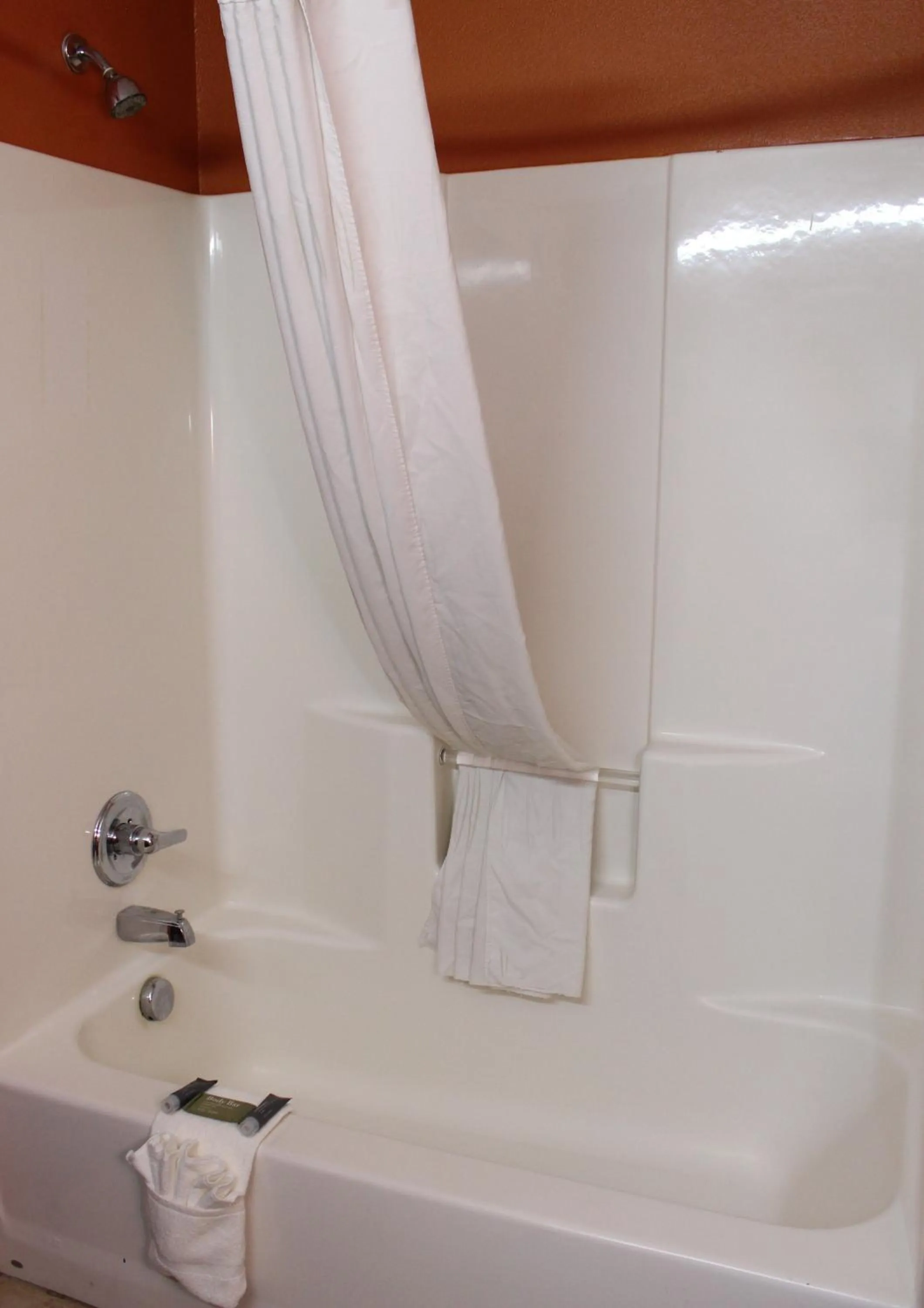 Shower in Scottish Inns Killeen near Fort Cavazos