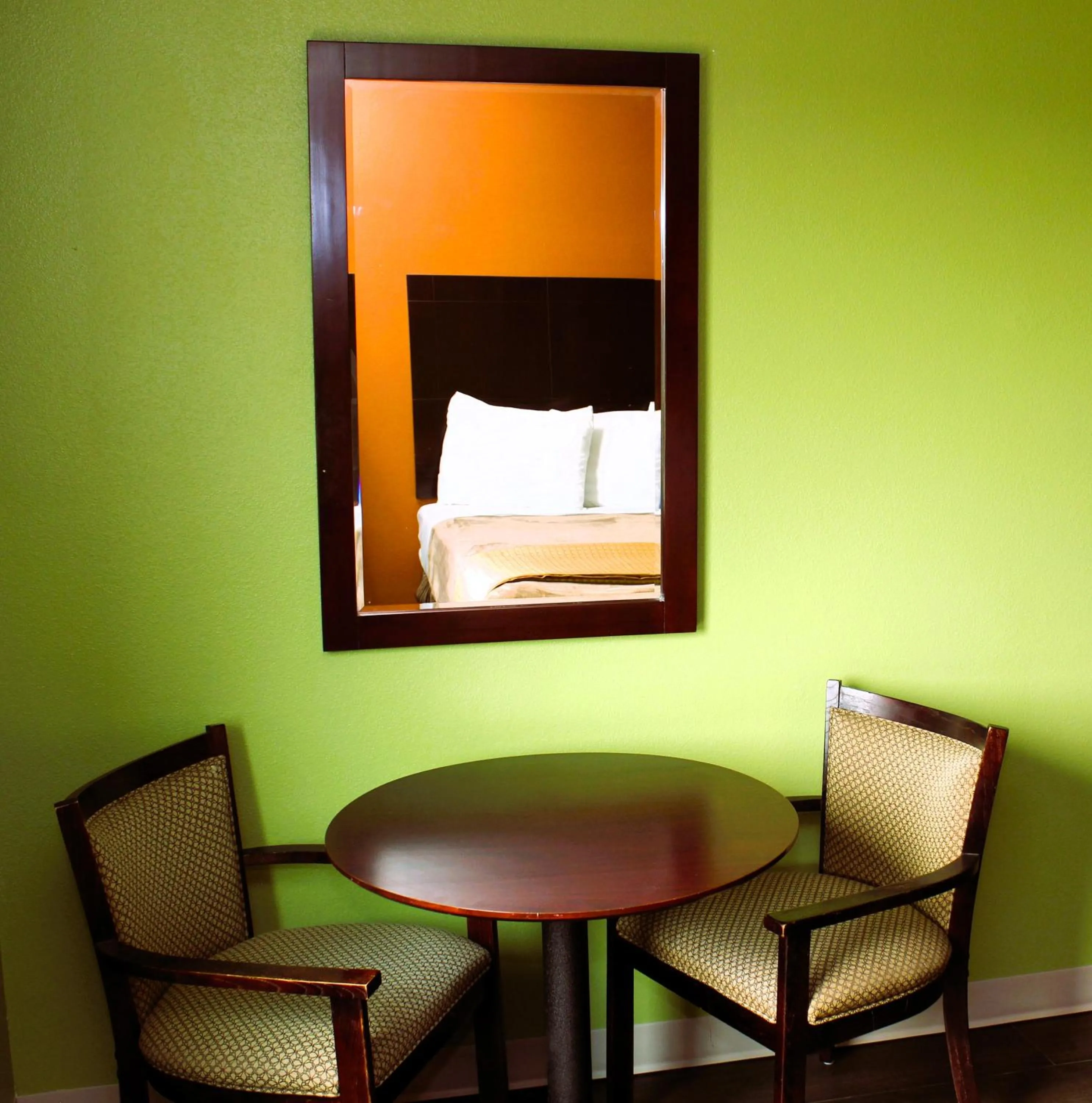 Seating area in Scottish Inns Killeen near Fort Cavazos