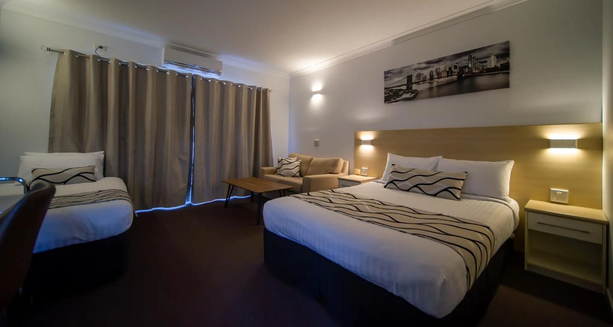 Bedroom, Bed in Hamilton's Queanbeyan Motel