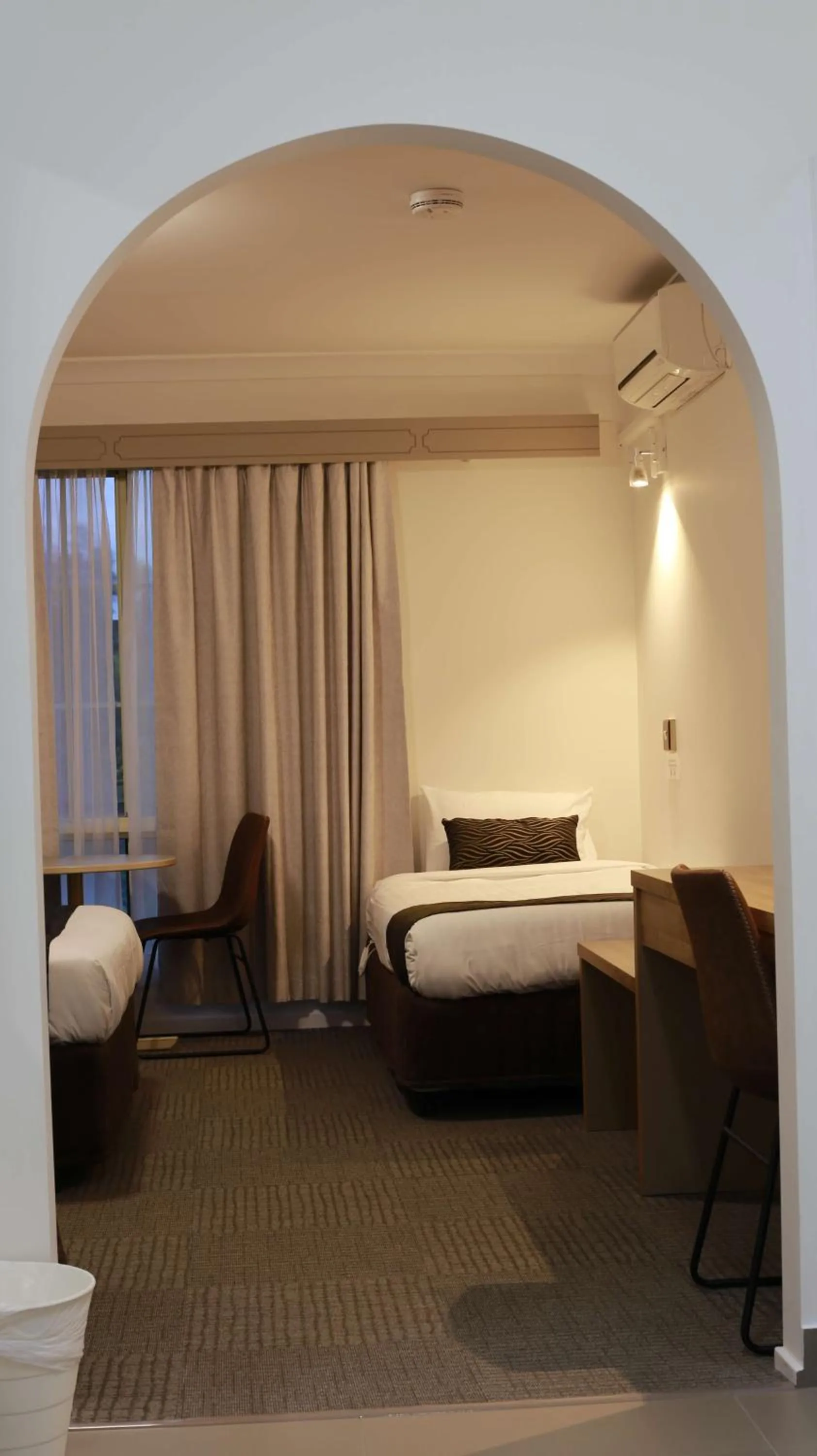 Bedroom, Bed in Hamilton's Queanbeyan Motel