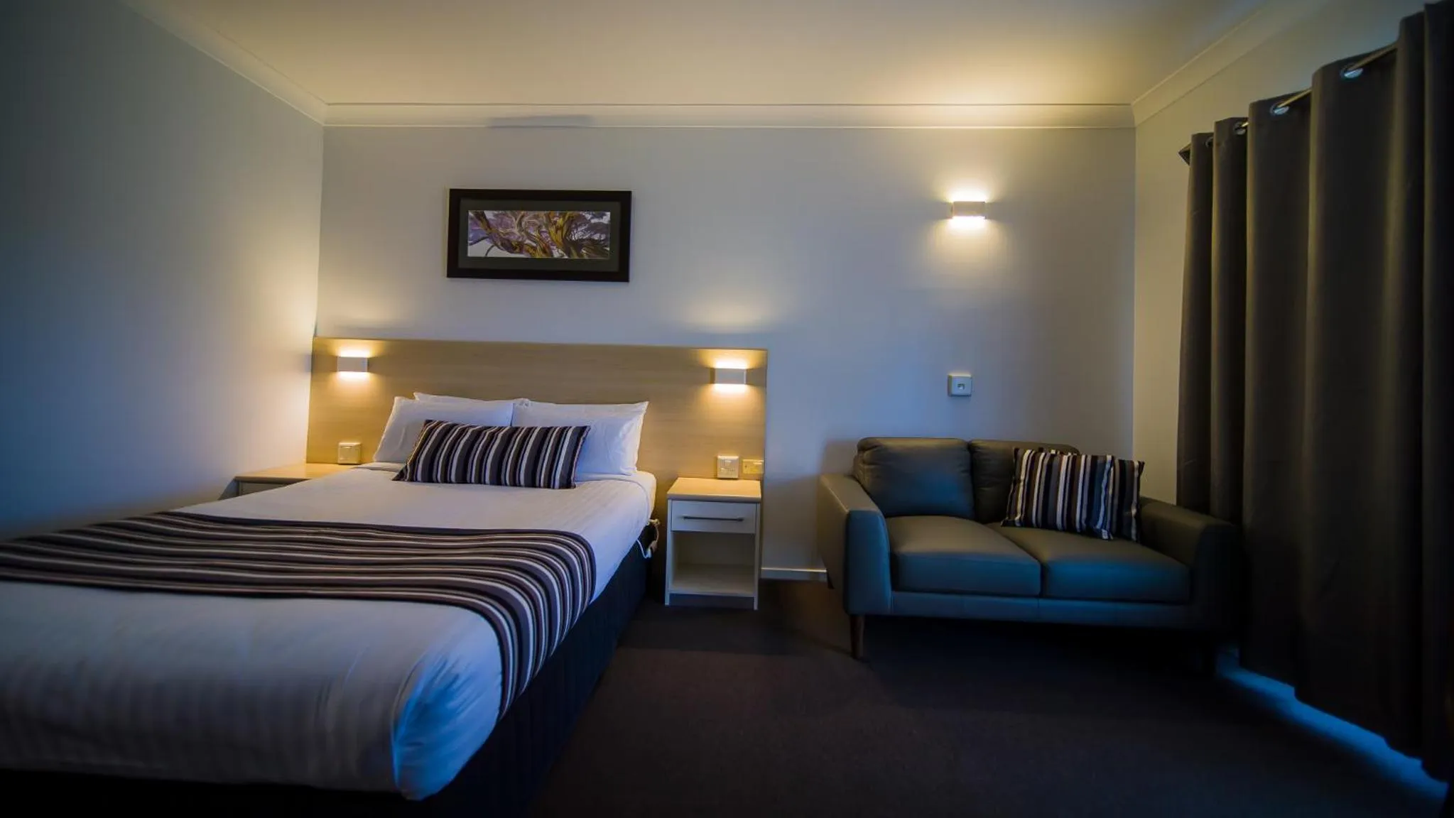 Bedroom, Bed in Hamilton's Queanbeyan Motel