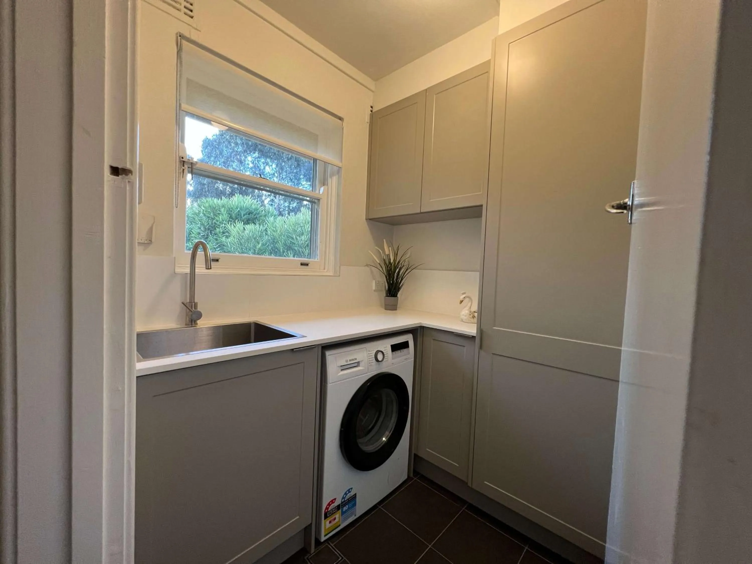 laundry in Hamilton's Queanbeyan Motel