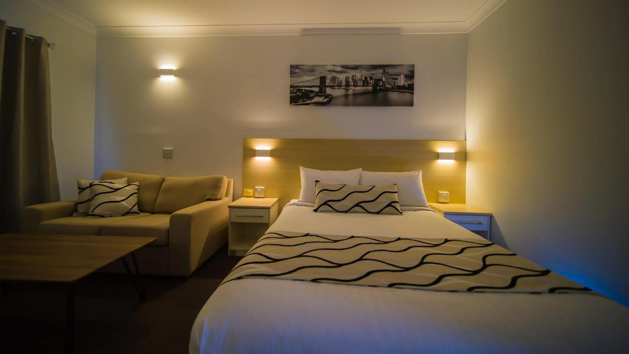 Bedroom, Bed in Hamilton's Queanbeyan Motel