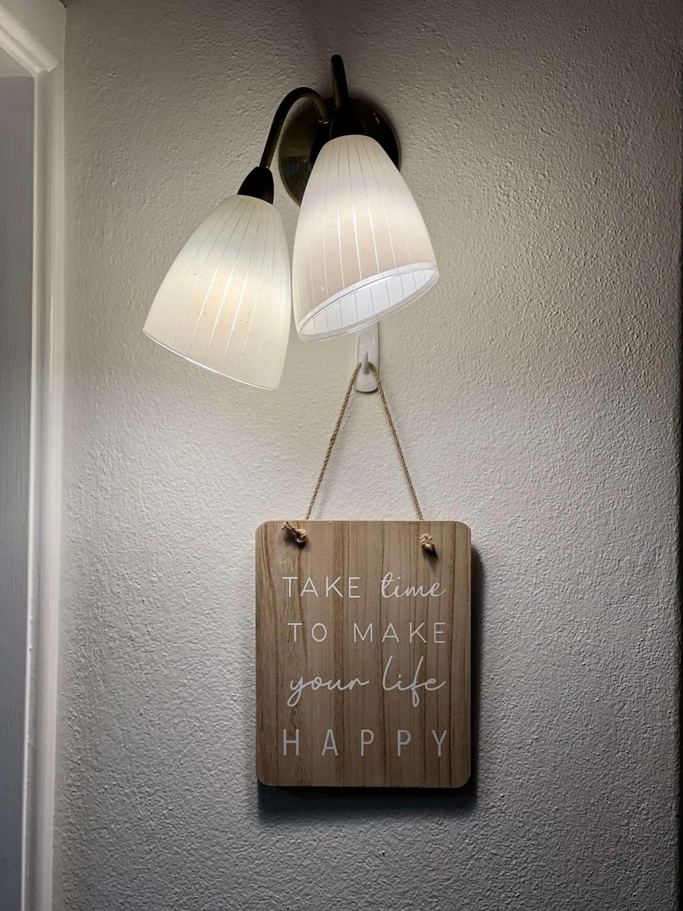 Three-Bedroom House in Hamilton's Queanbeyan Motel Three-Bedroom House in Hamilton's Queanbeyan Motel