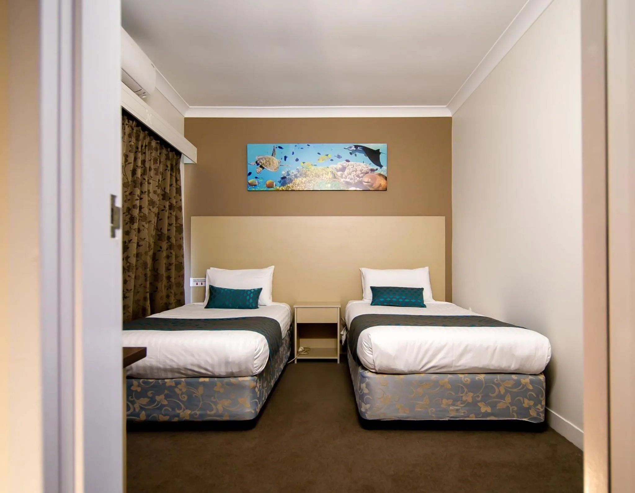 Bedroom, Bed in Hamilton's Queanbeyan Motel