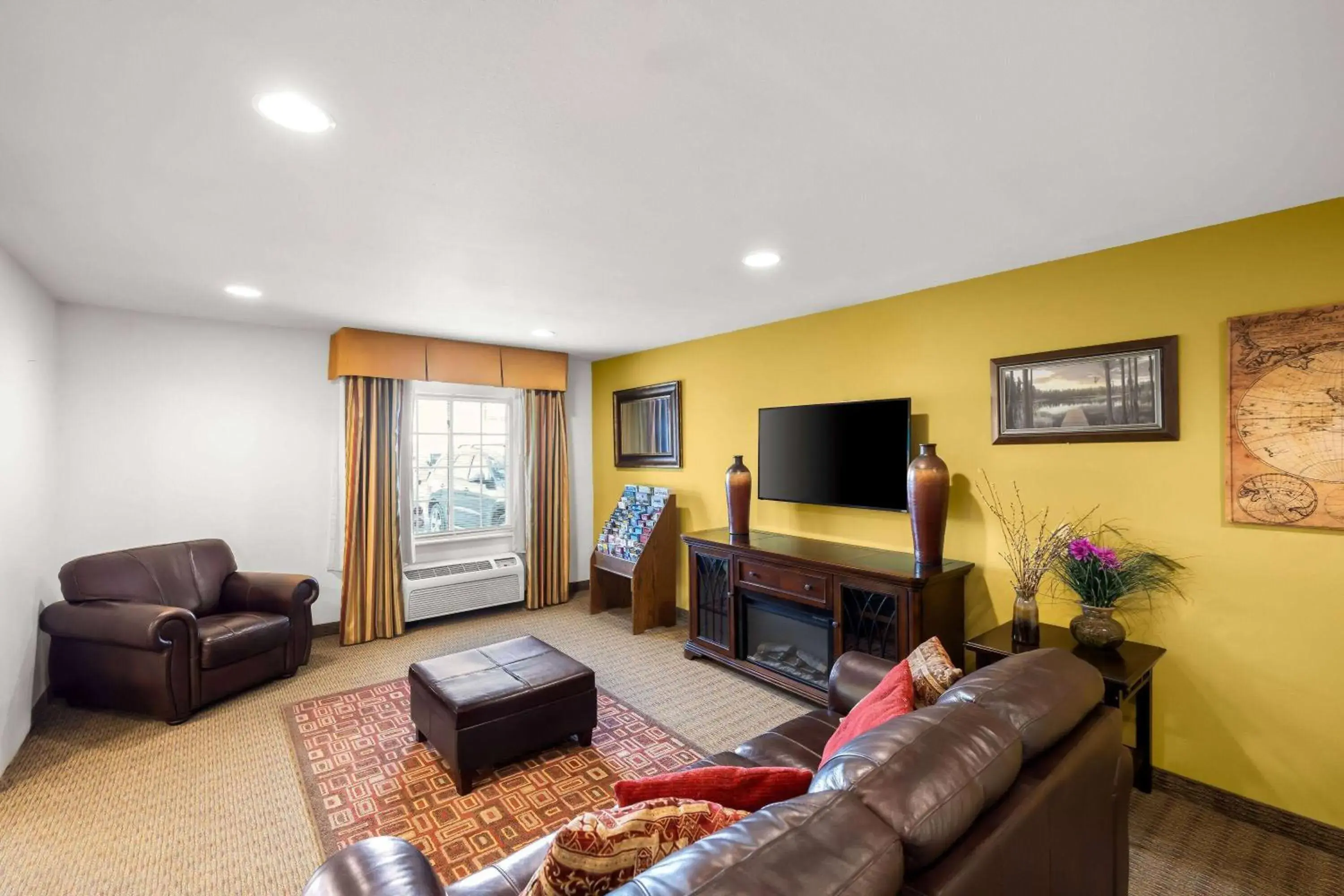 Lobby or reception in Days Inn & Suites by Wyndham Rochester South Lobby or reception in Days Inn & Suites by Wyndham Rochester South