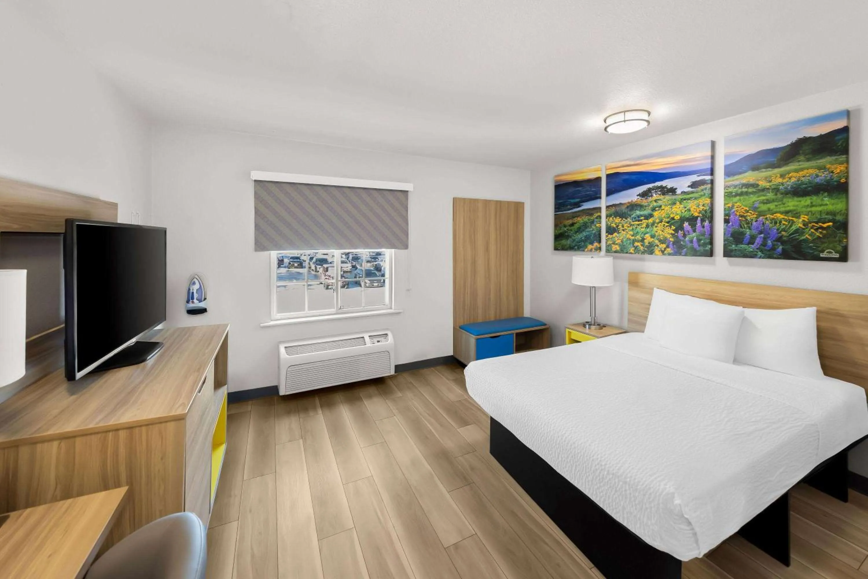 Bed in Birch Hill Suites Rochester - Med City