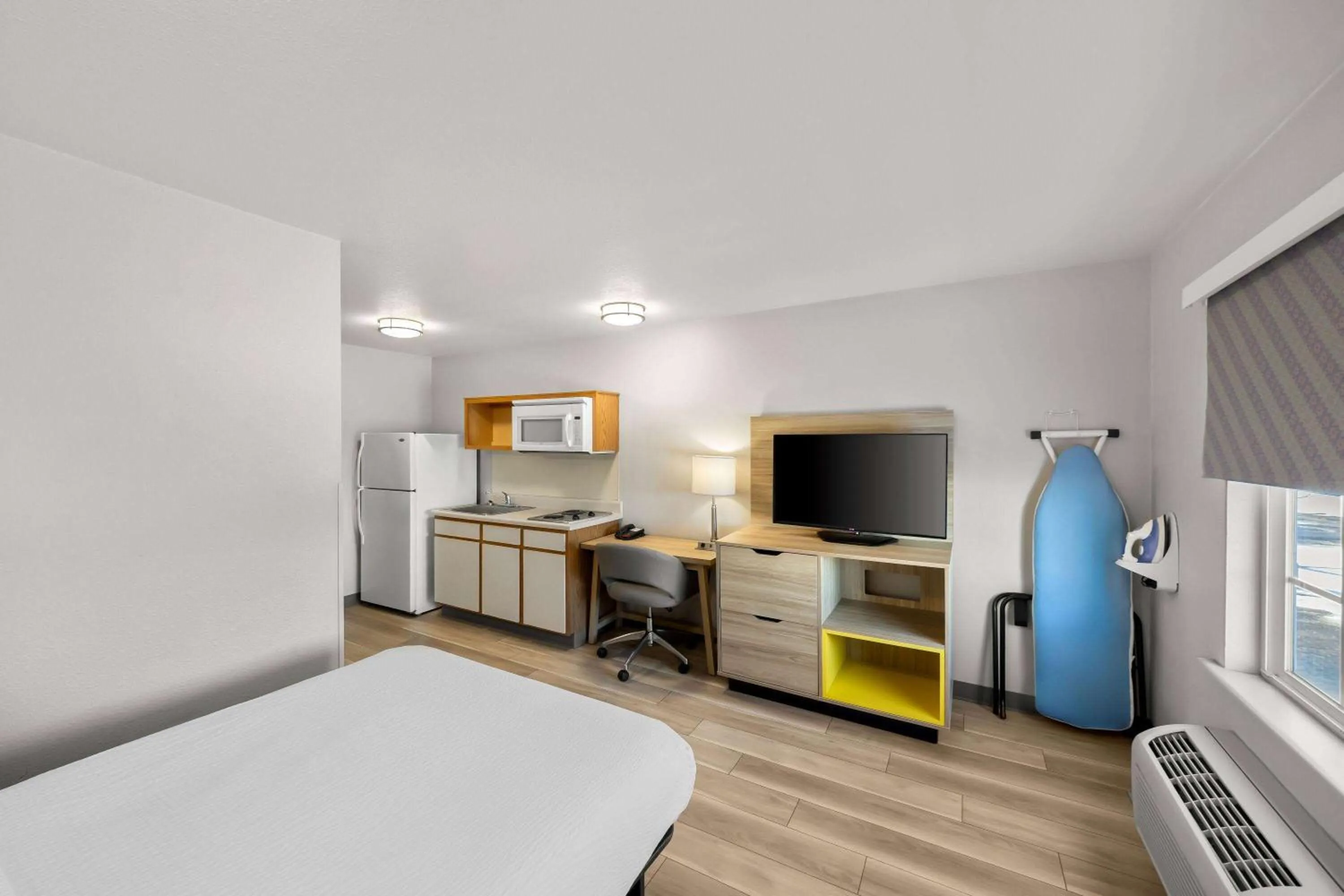 Bed in Birch Hill Suites Rochester - Med City