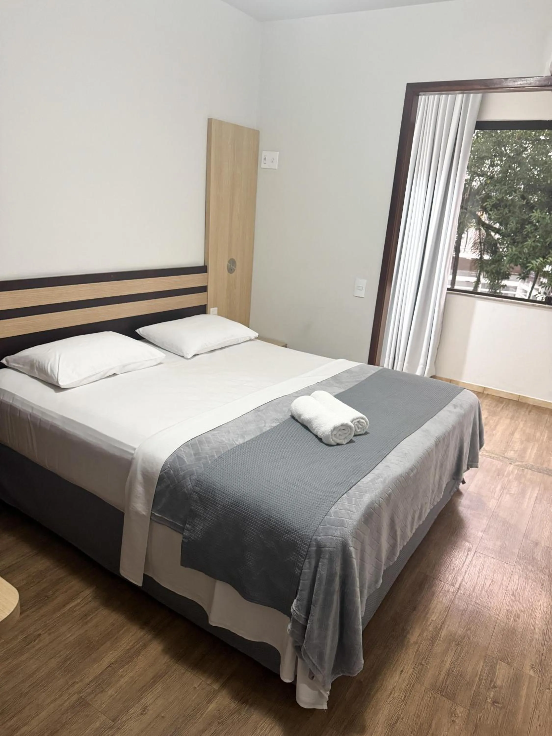 Bed in Harbor Inn Jaraguá