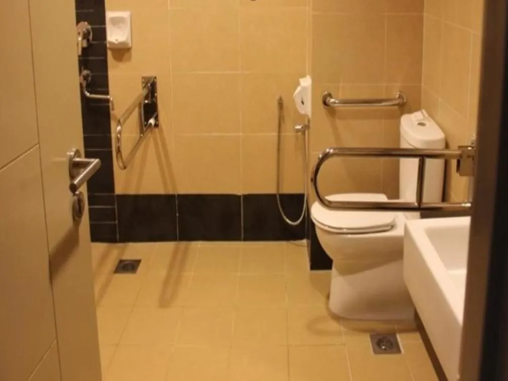 Shower in Raia Hotel & Convention Centre Terengganu